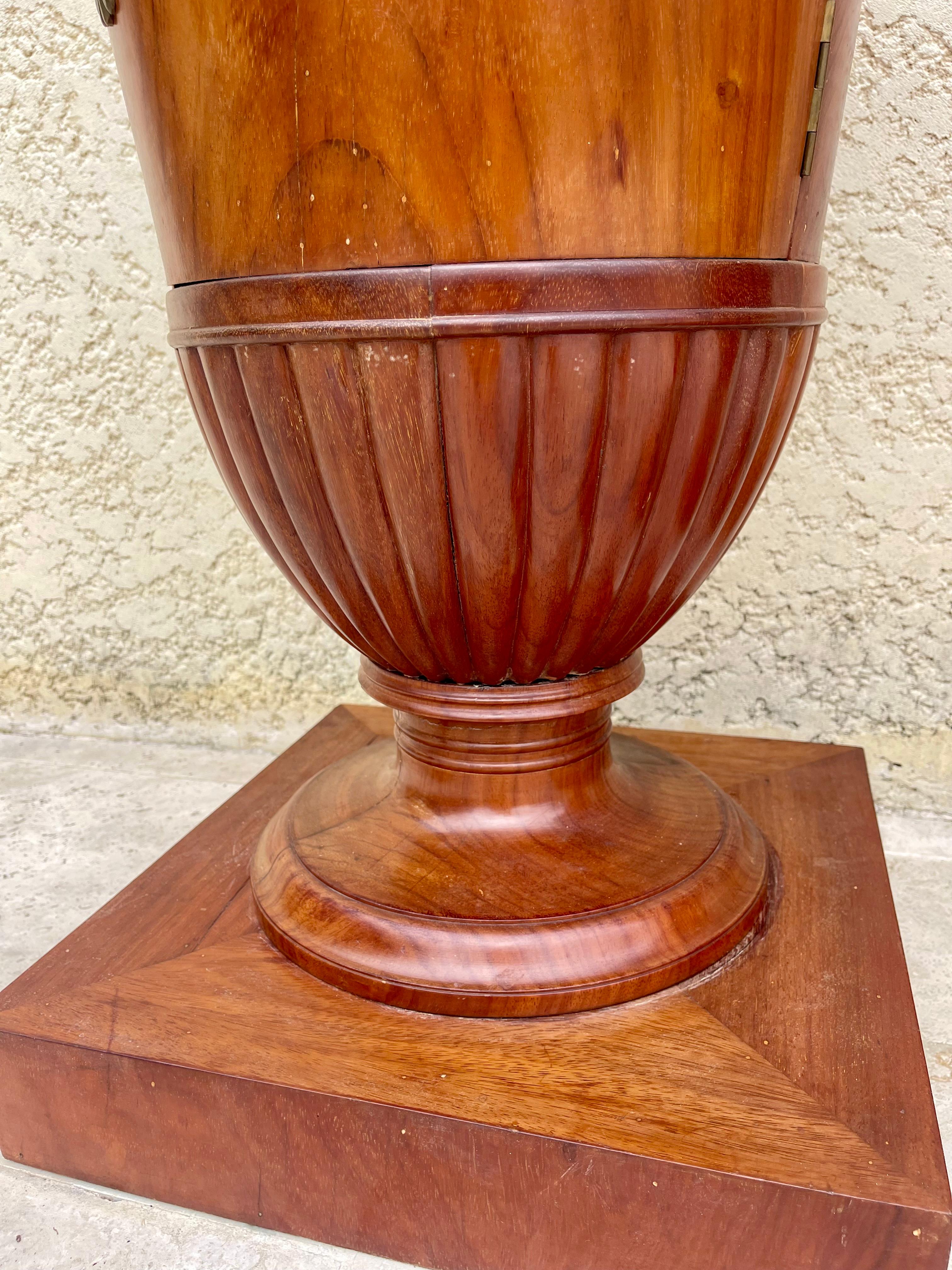 Pair Of Empire Style Bedside Tables In Good Condition For Sale In Beaune, FR