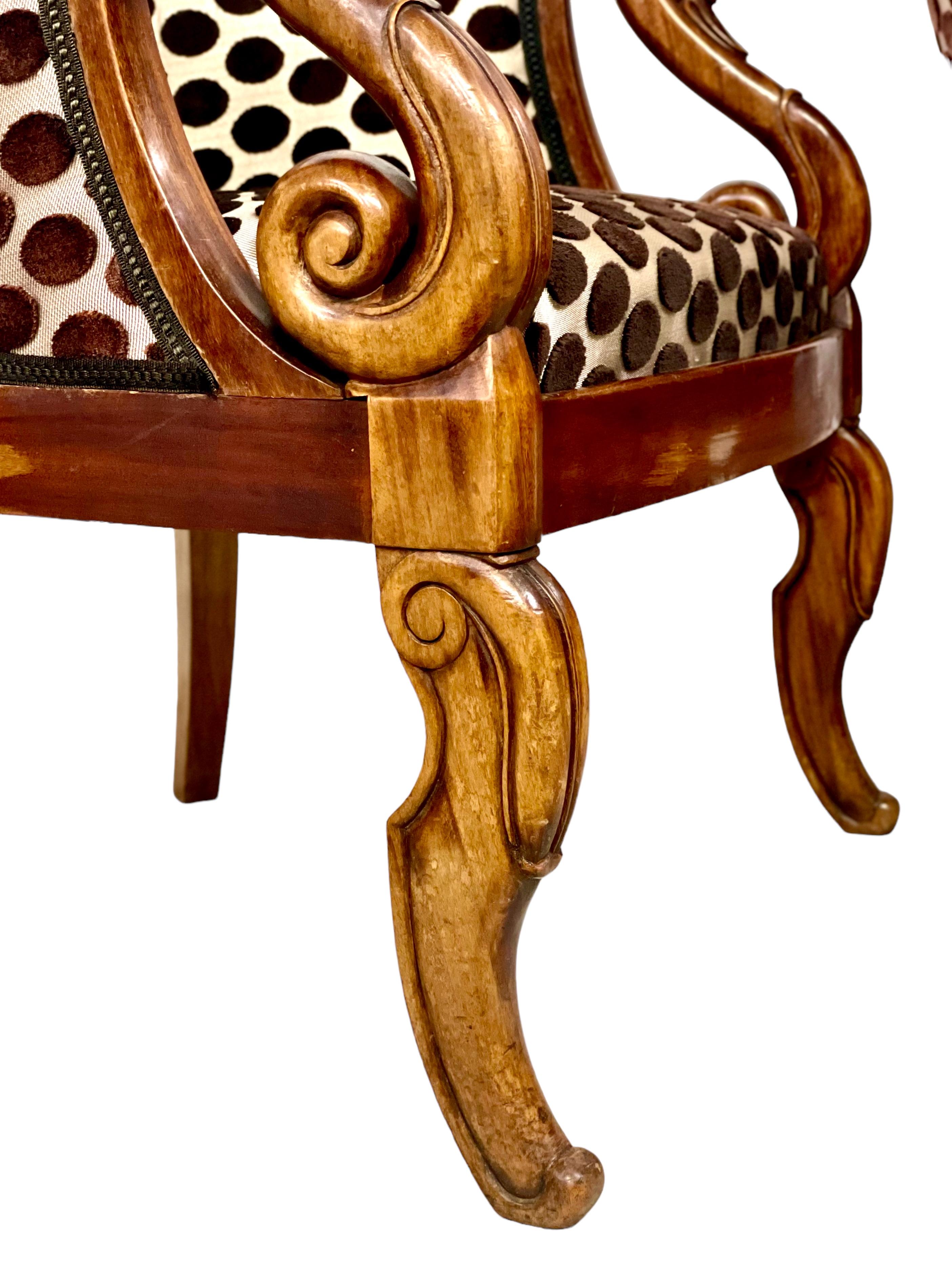 Paire de chaises Bergères de style Empire avec dossier en forme de gondole Bon état - En vente à LA CIOTAT, FR