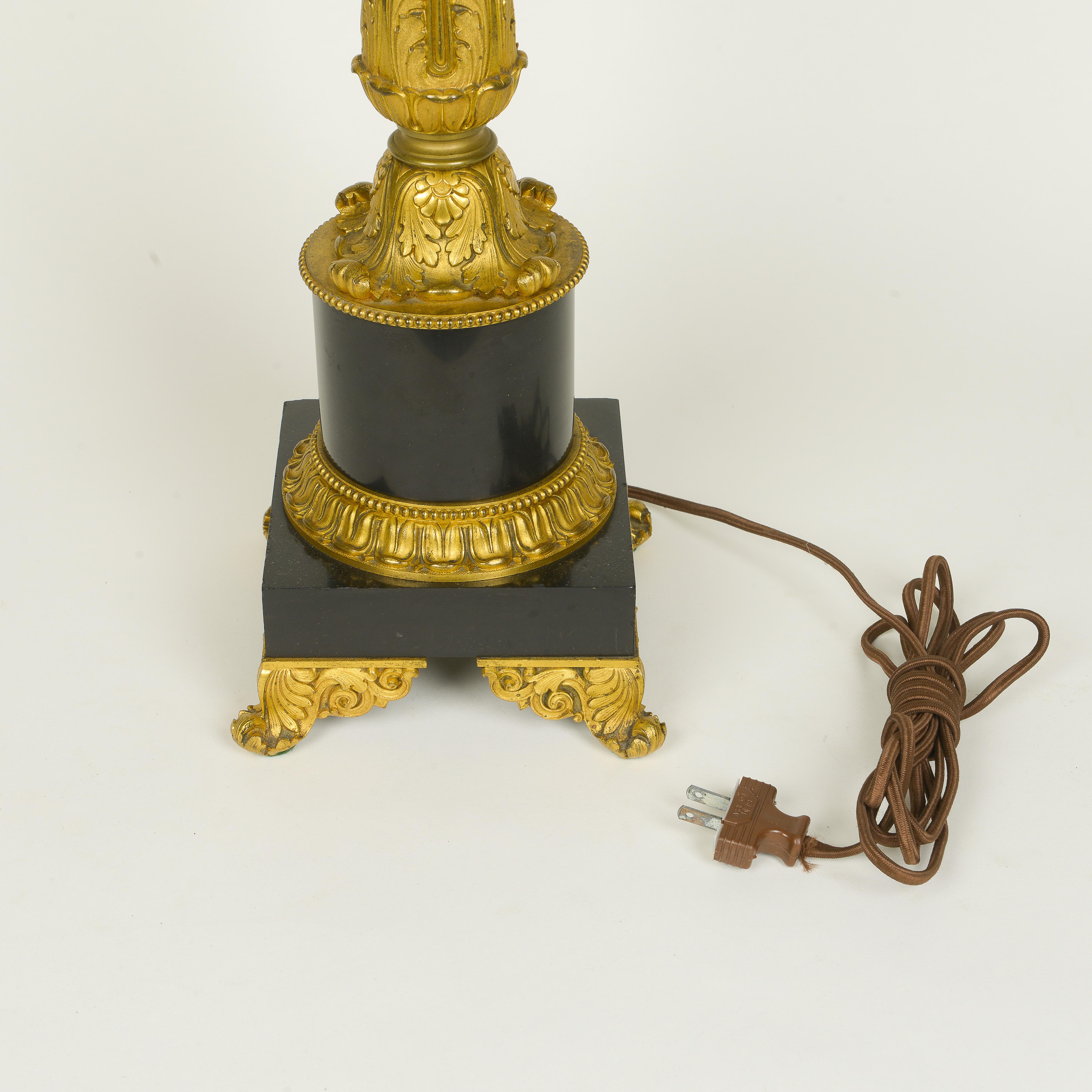 Paire de lampes de style Empire en pierre noire et bronze doré en vente 4
