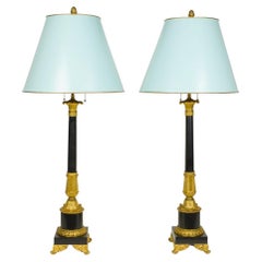 Paire de lampes de style Empire en pierre noire et bronze doré