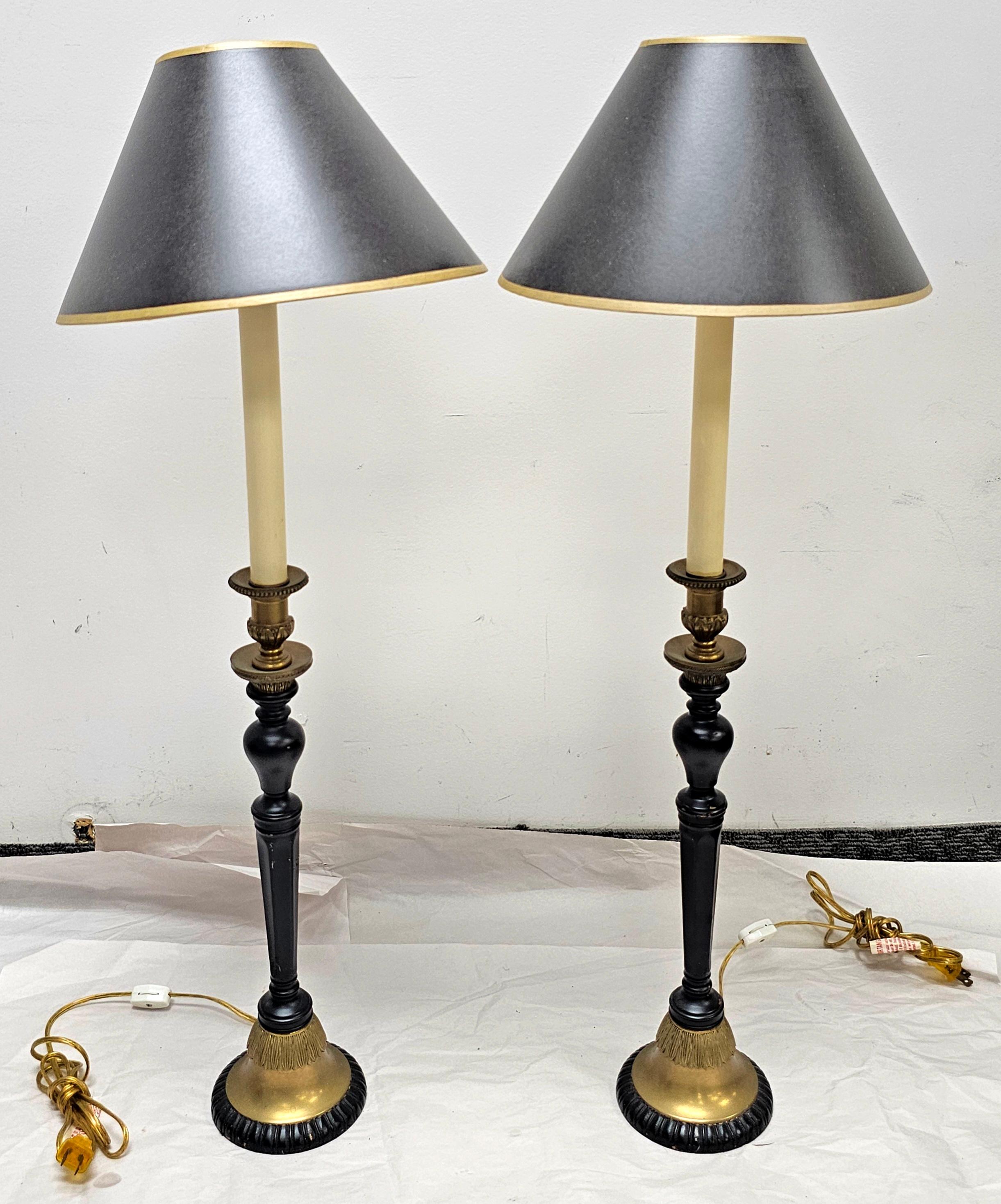 Paar Empire-Stil Messing und ebonisiert Kerzenständer Buffet-Lampen im Zustand „Gut“ im Angebot in Germantown, MD