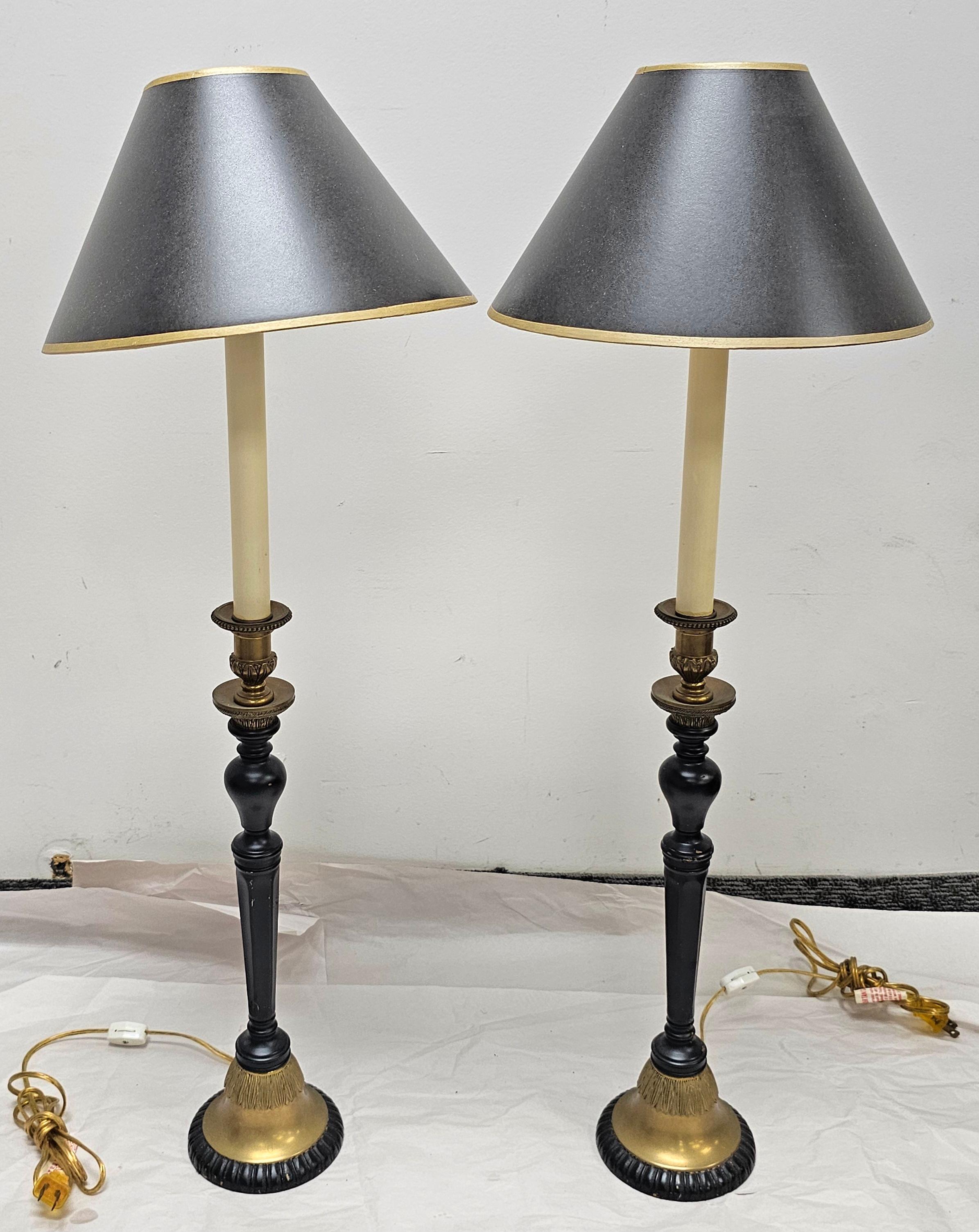 Paar Empire-Stil Messing und ebonisiert Kerzenständer Buffet-Lampen (20. Jahrhundert) im Angebot