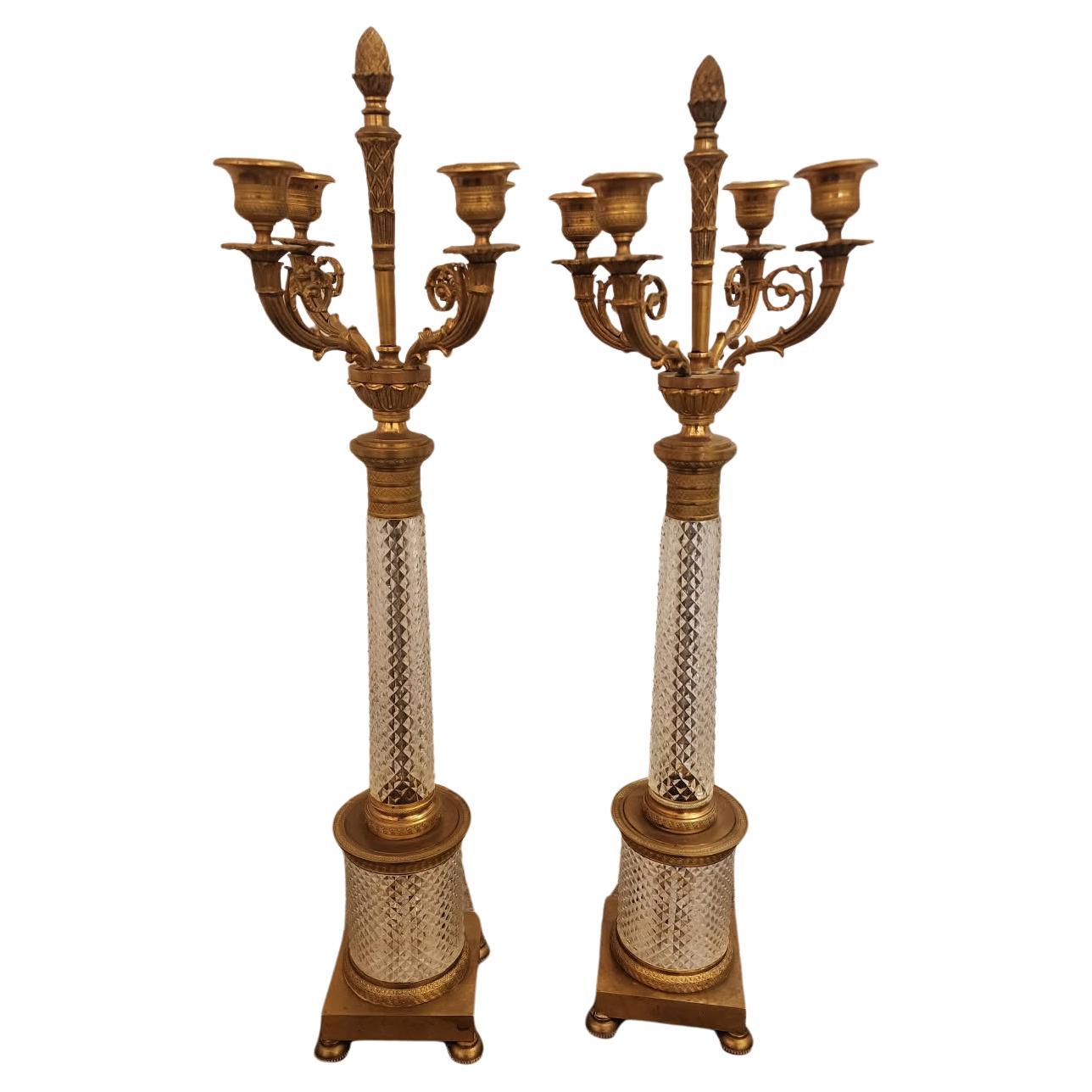 Paire de candélabres de style Empire en bronze et cristal