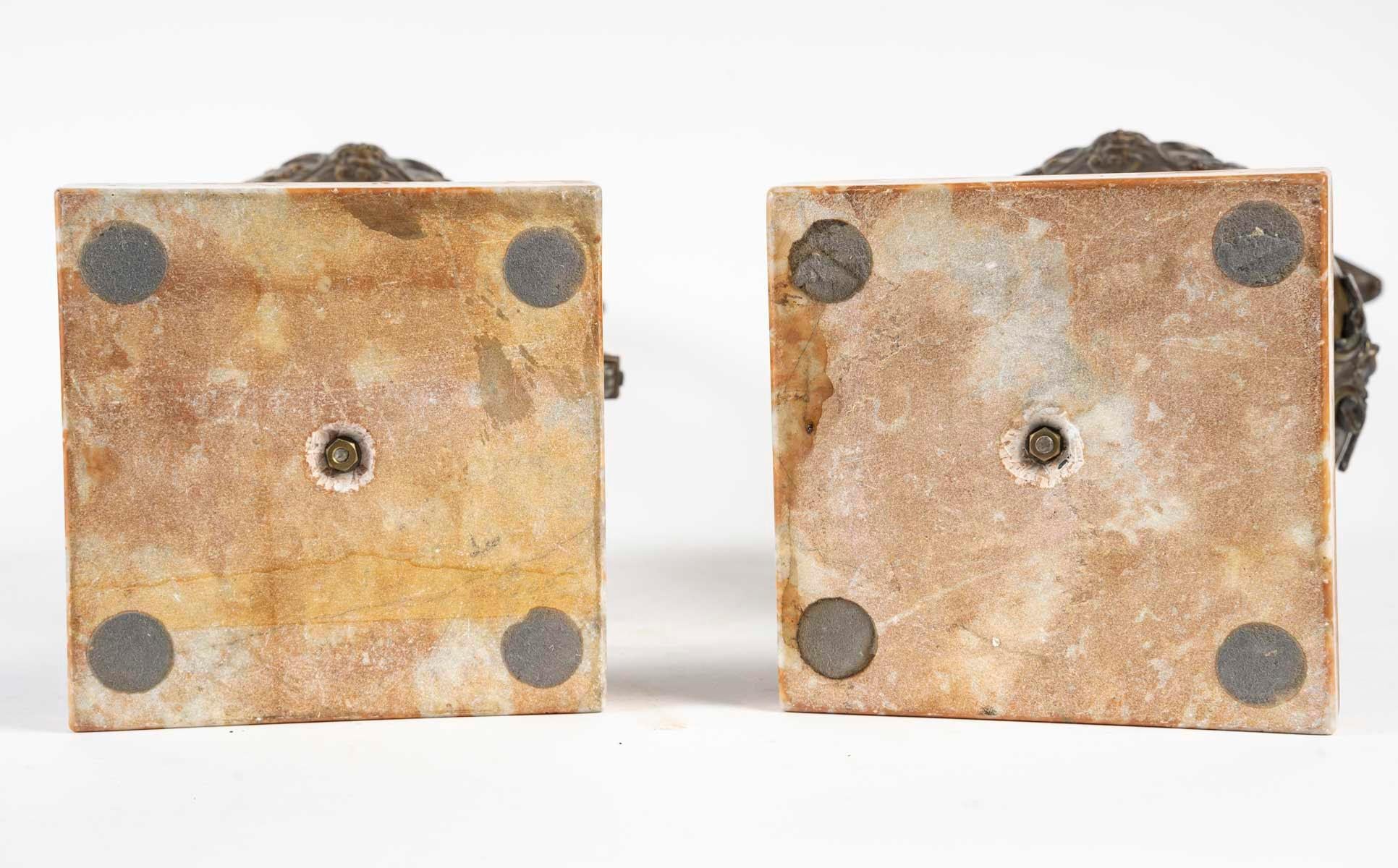 Paar Bronze-Ewers im Empire-Stil, spätes 19. oder frühes 20. Jahrhundert. im Angebot 3