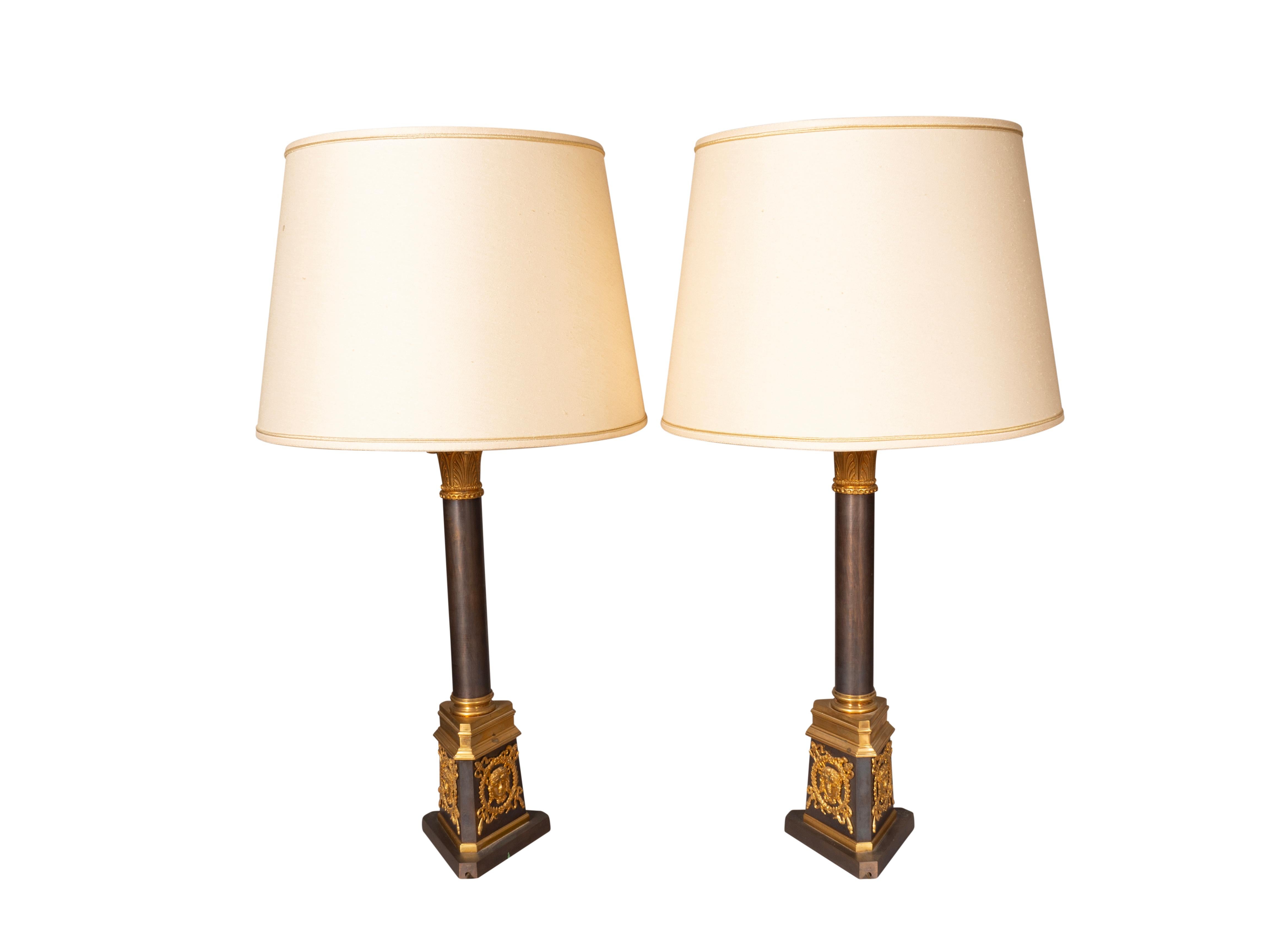 Stile impero Coppia di lampade da tavolo in bronzo in stile impero in vendita