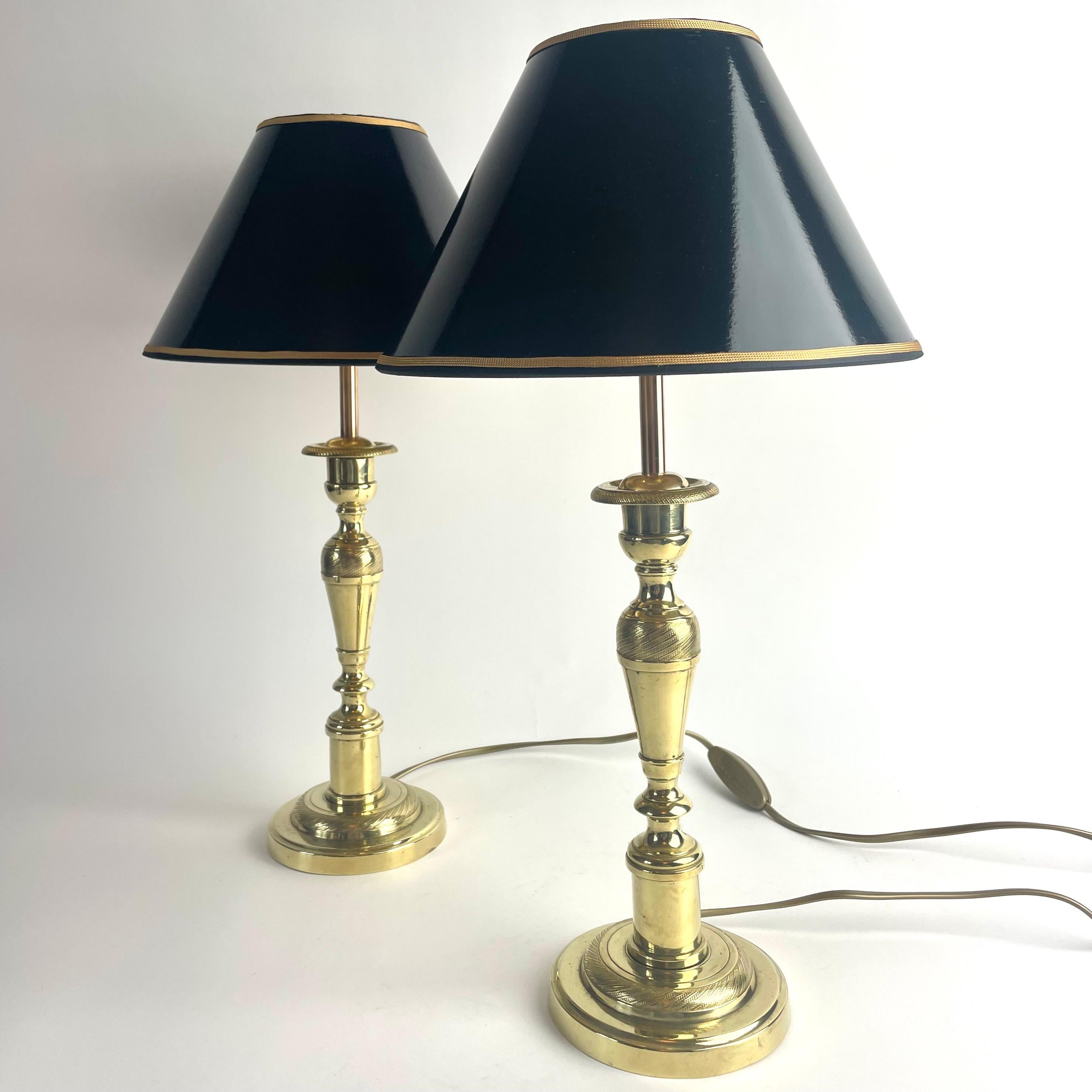 Début du XIXe siècle Paire de lampes de table en bronze de style Empire, France, début du 19e siècle en vente