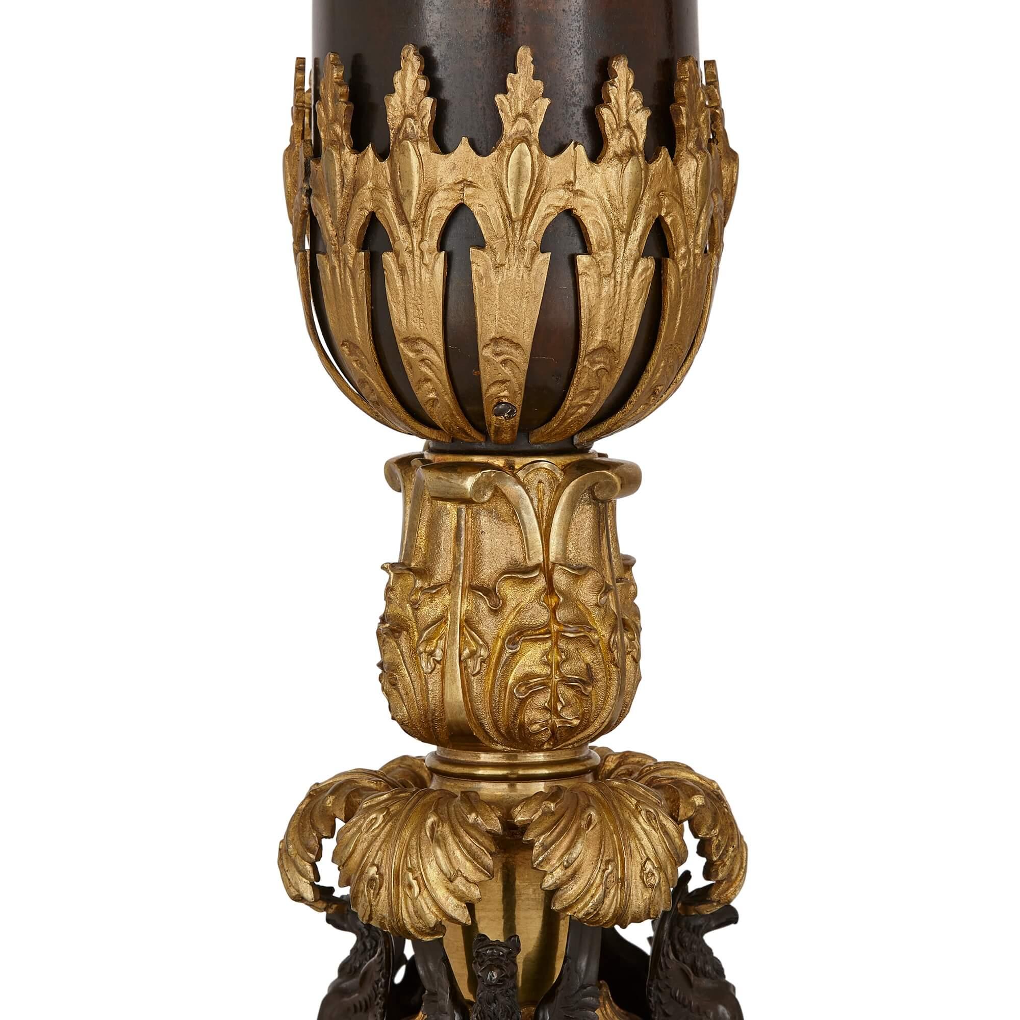 Paar Lampen aus vergoldeter und patinierter Bronze im Empire-Stil (19. Jahrhundert) im Angebot