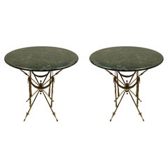 Paire de guéridons de style Empire en bronze doré et faux marbre vert