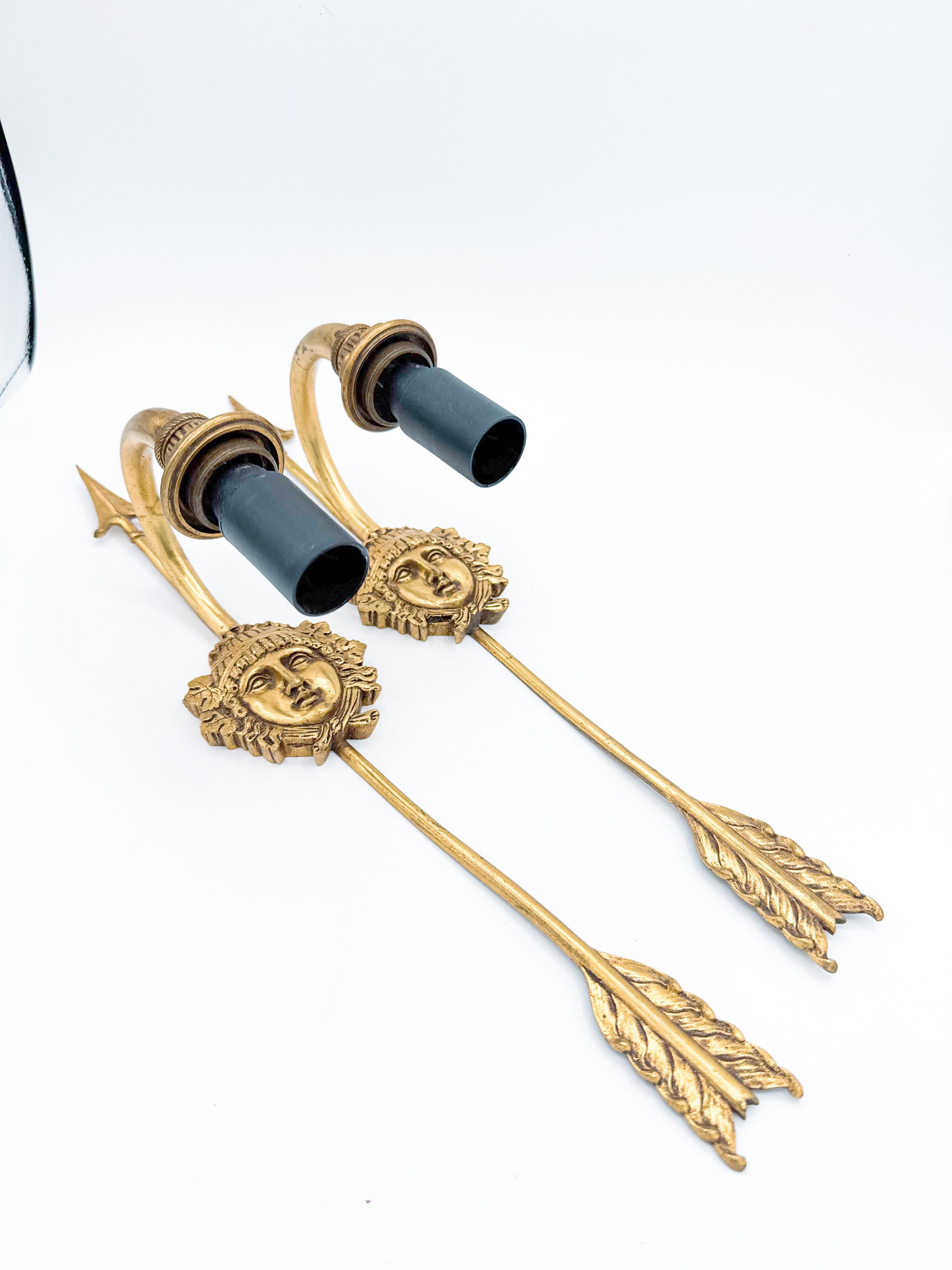 Paire d'appliques murales Arrow de style Empire en bronze doré représentant la déesse Cérès Bon état - En vente à Toronto, CA