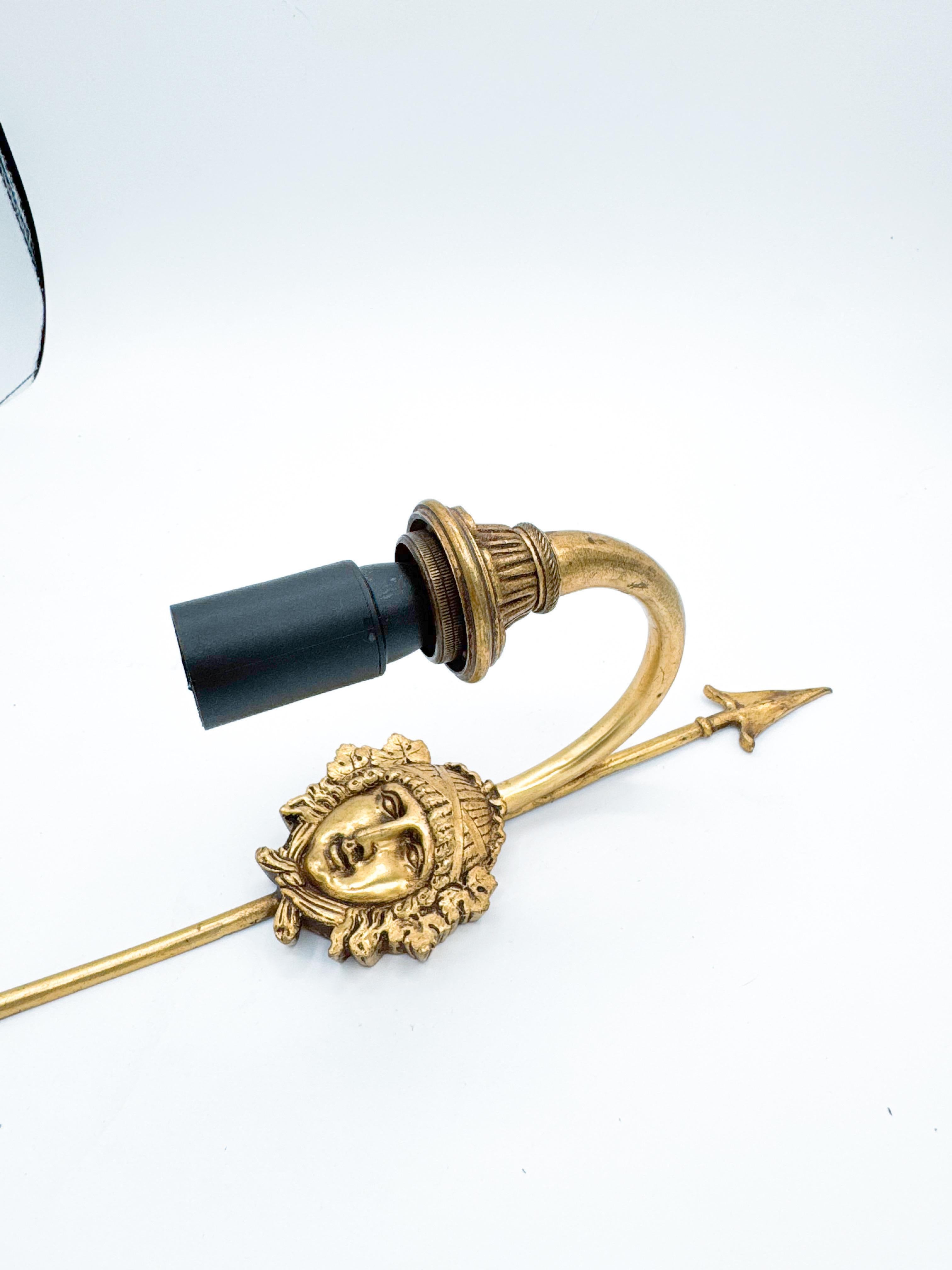 Paire d'appliques murales Arrow de style Empire en bronze doré représentant la déesse Cérès en vente 1