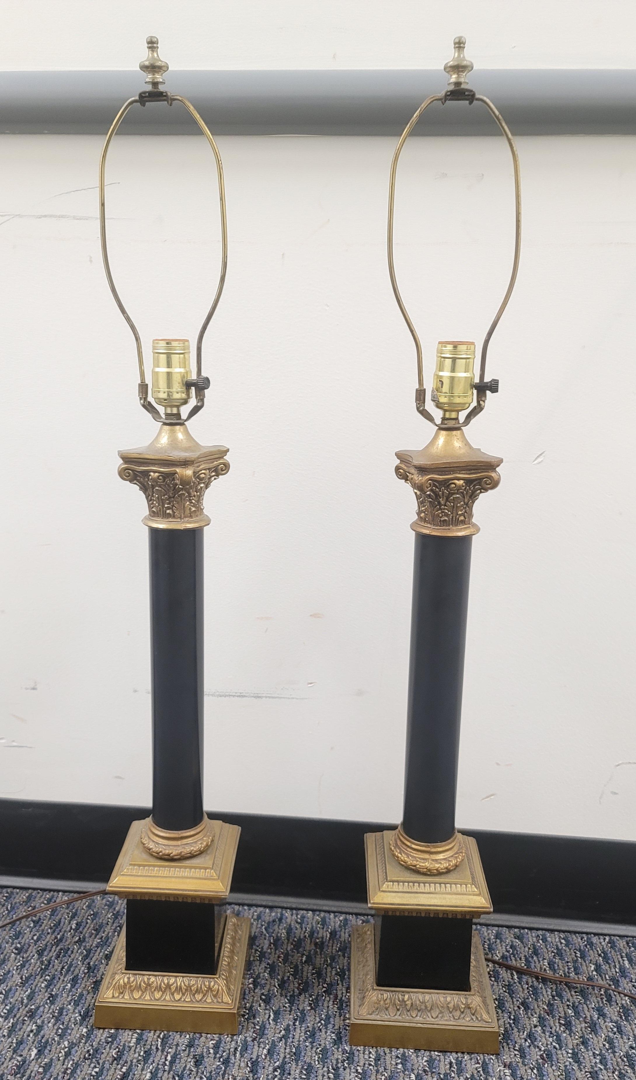 Paire de lampes à colonne de style Empire en métal doré et ébène en vente 3