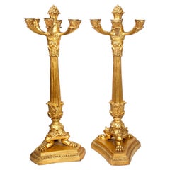  Paire de candélabres à six lumières de style Empire en métal doré, d'après un modèle de Thomire