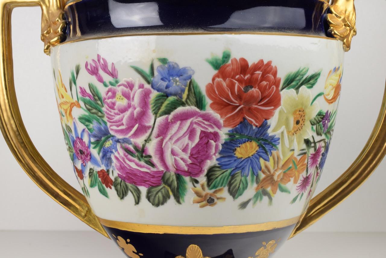 Vasen im Empire-Stil aus blauem und goldenem Porzellan, Paar im Angebot 5