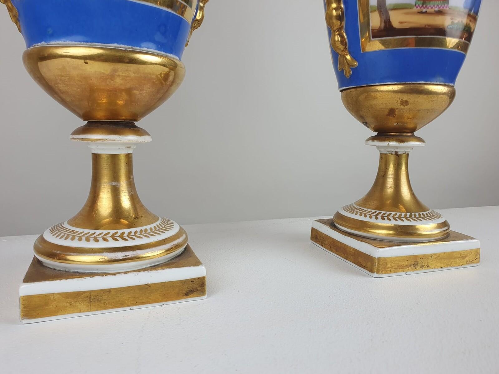 XIX secolo Coppia di vasi impero in porcellana policroma in vendita