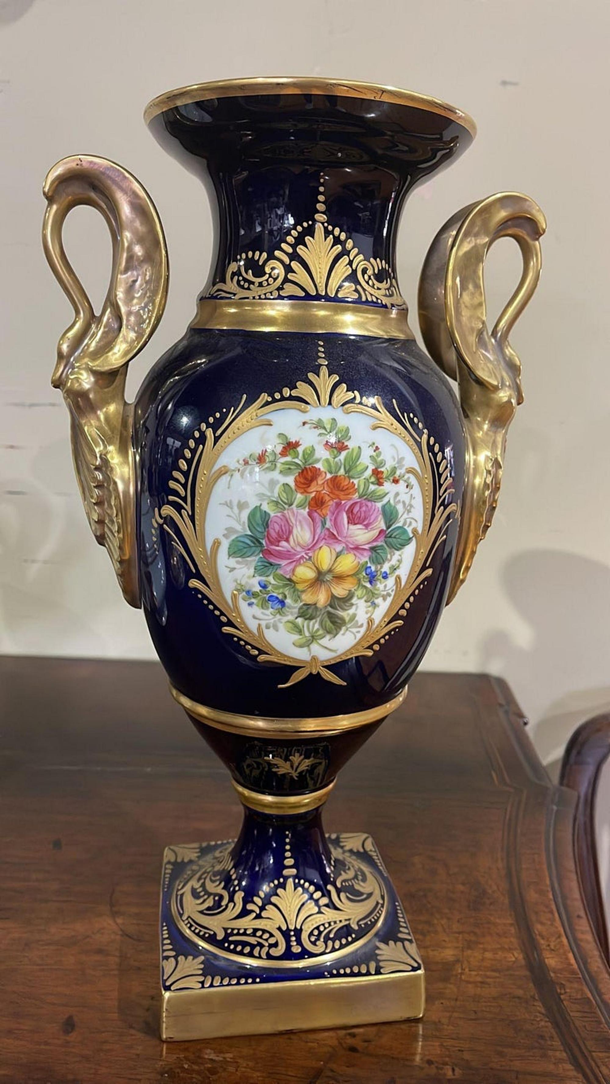 Paar Empire-Vasen, Sevres, 20. Jahrhundert (Französisch) im Angebot