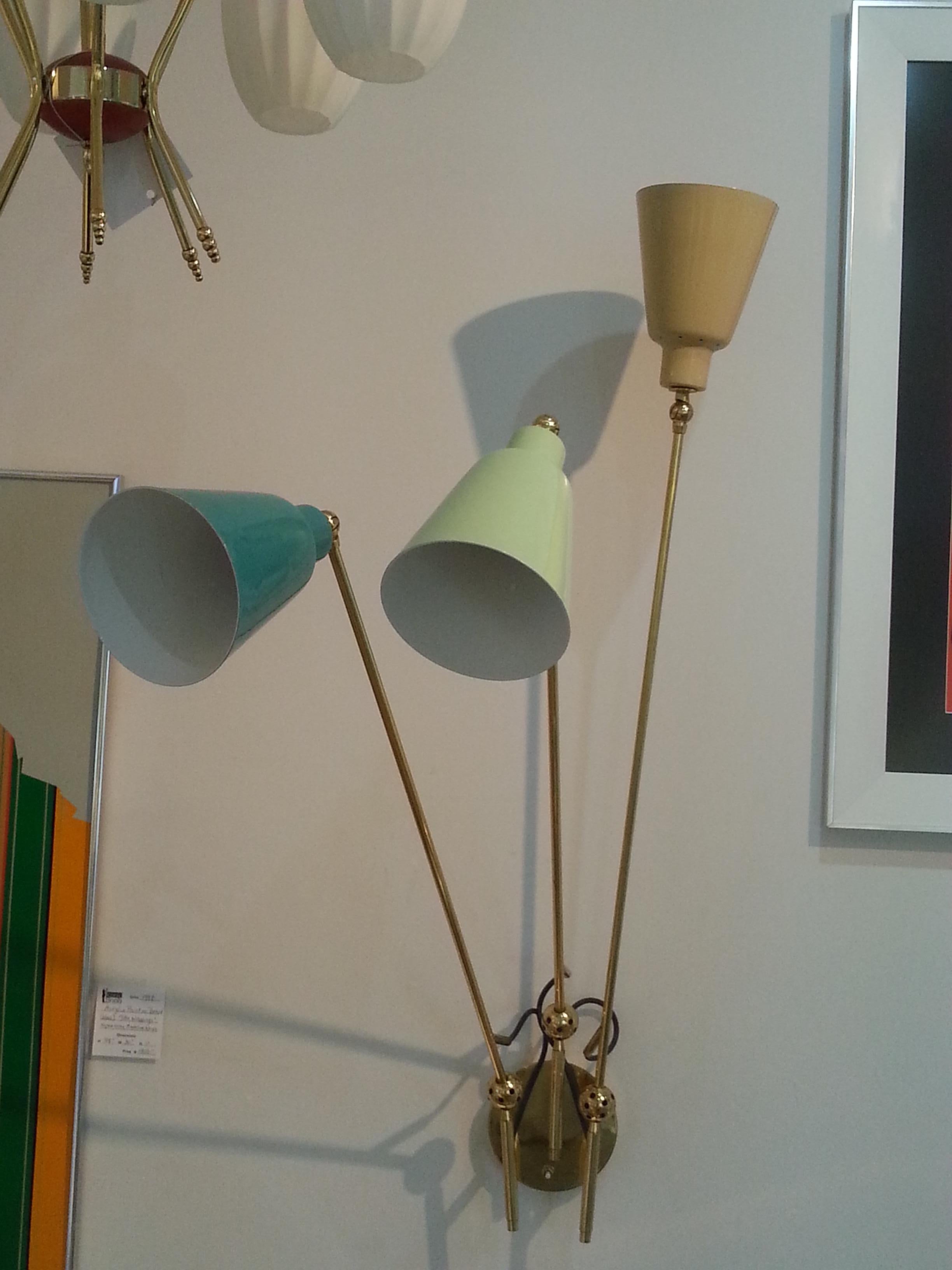 Mid-Century Modern Pair of Enamel and Brass Wall Sconces by Fedele Papagni For Sale