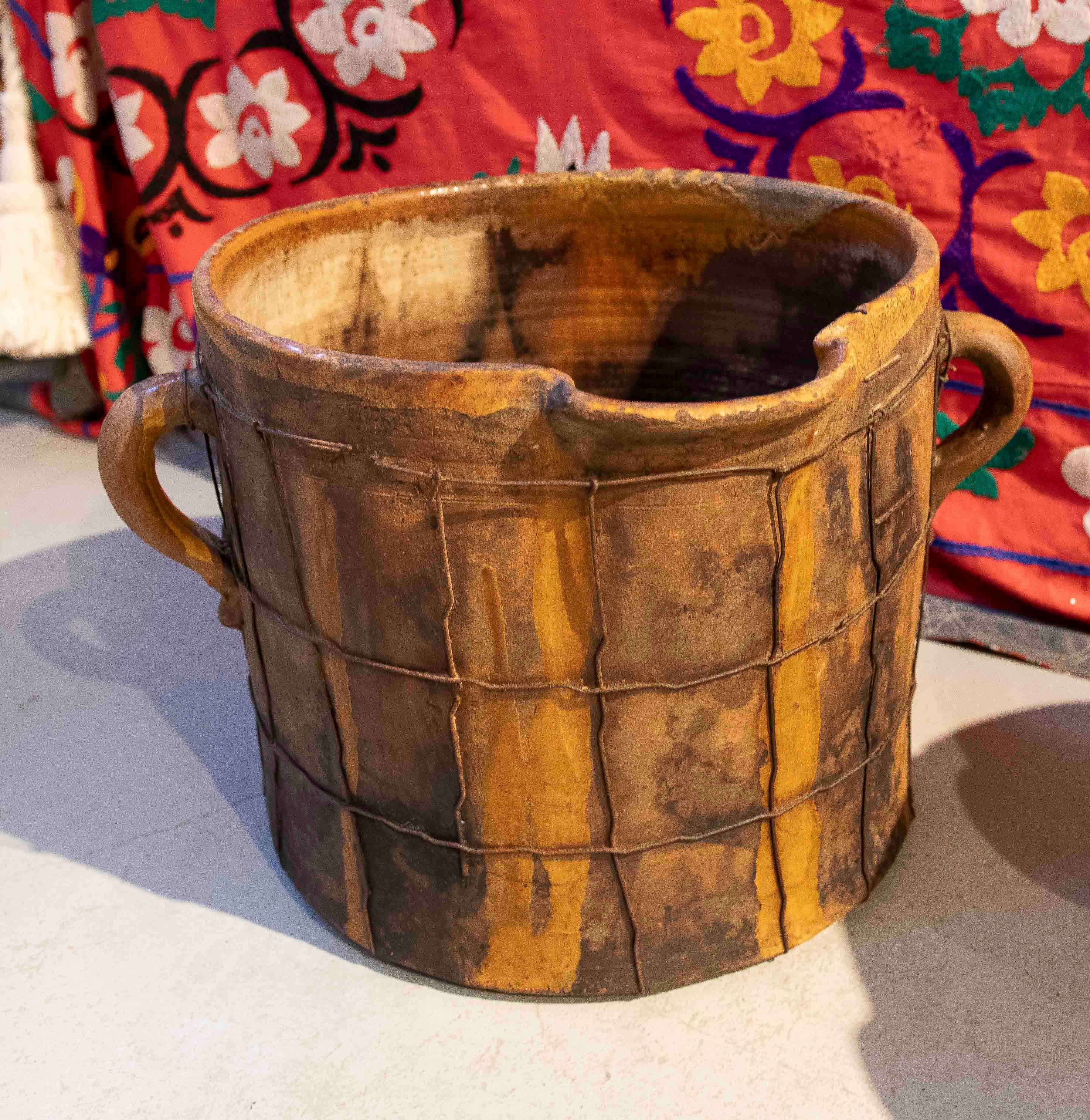 Pair of Enameled Ceramic Milk Churns with Handles & Iron Netting Covering Them In Good Condition For Sale In Marbella, ES