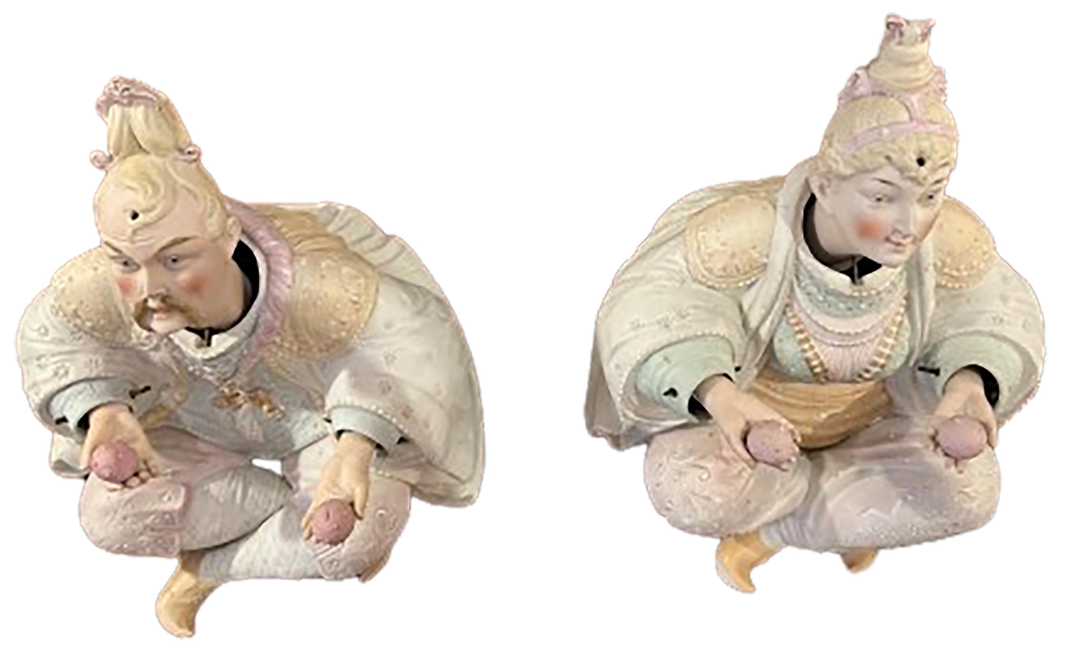 Ein Paar emaillierte Biskuit-Porzellan-Figuren, Germanic Nodder, Zirkusfiguren (Deutsch)