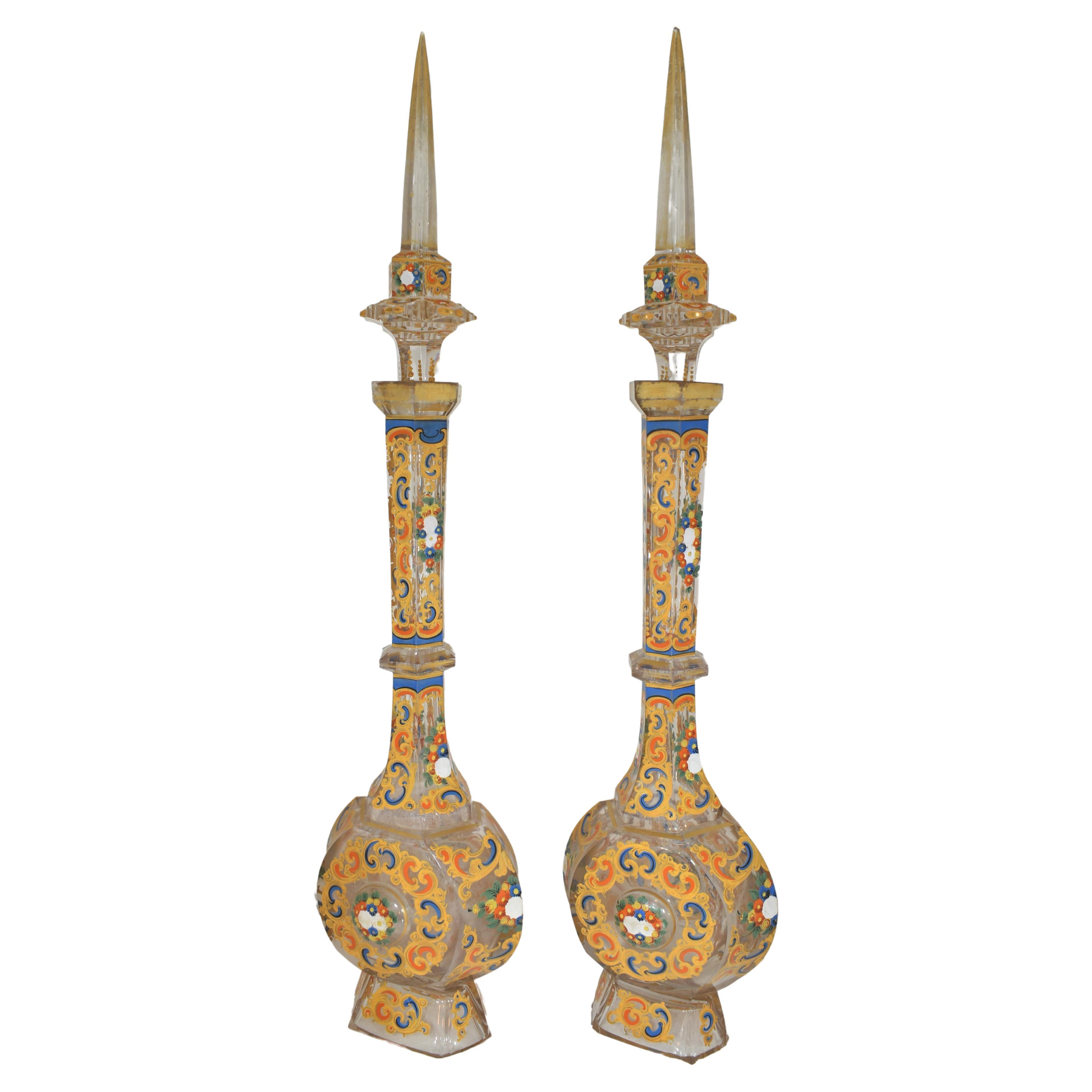 Émaillé Paire de carafes en verre taillé émaillé, Bohème pour le marché ottoman, XIXe siècle en vente