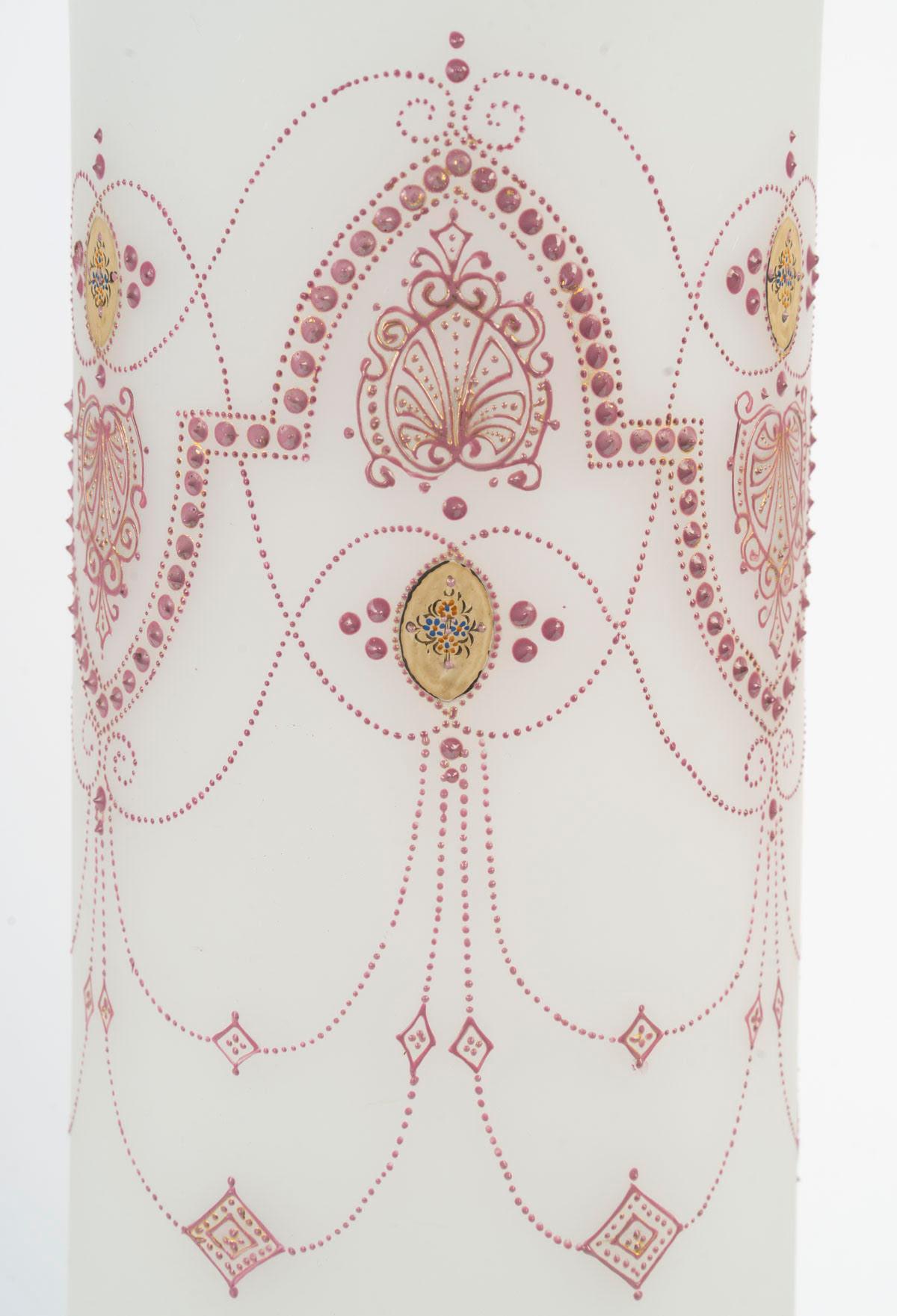 Coppia di vasi opalini smaltati, XIX secolo.

Coppia di vasi opalini smaltati del XIX secolo, periodo Napoleone III.

H. 47cm, P. 14cm
Contattaci prima di ordinare per confermare la disponibilità.