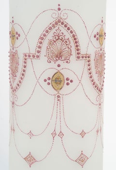 Coppia di vasi opalini smaltati, XIX secolo.