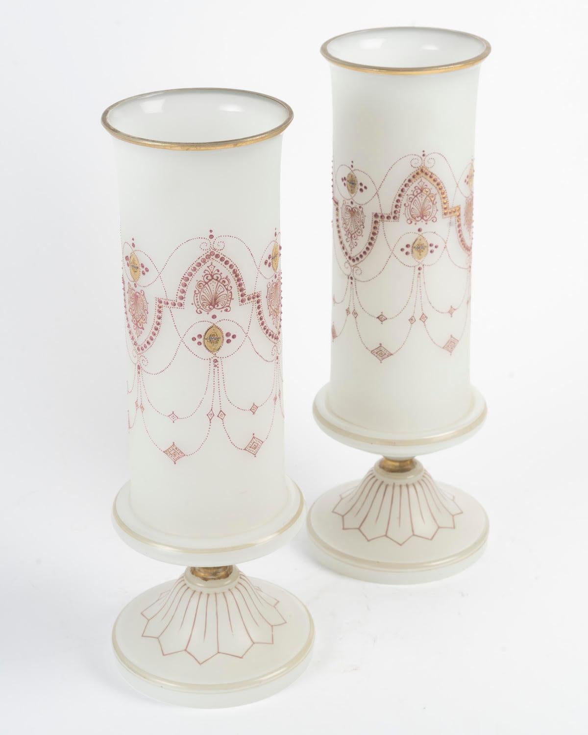 Napoleone III Coppia di vasi opalini smaltati, XIX secolo. in vendita