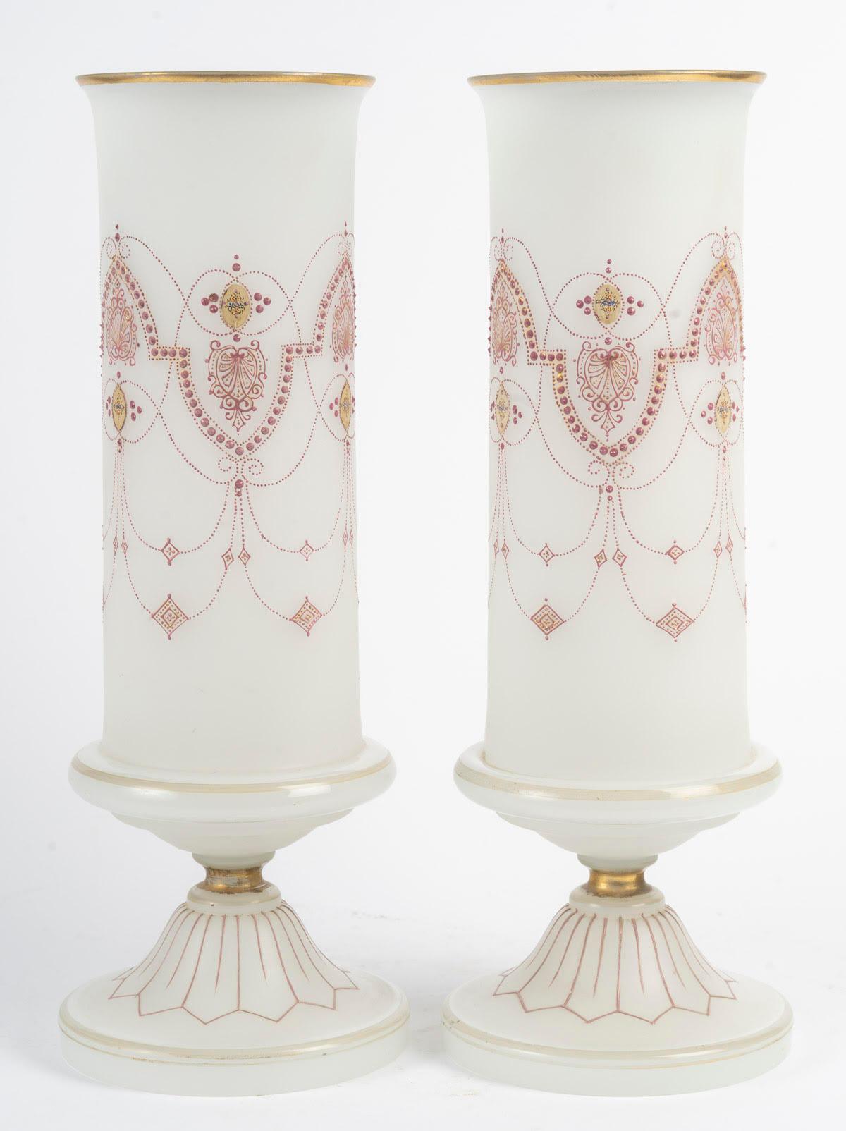 Francese Coppia di vasi opalini smaltati, XIX secolo. in vendita