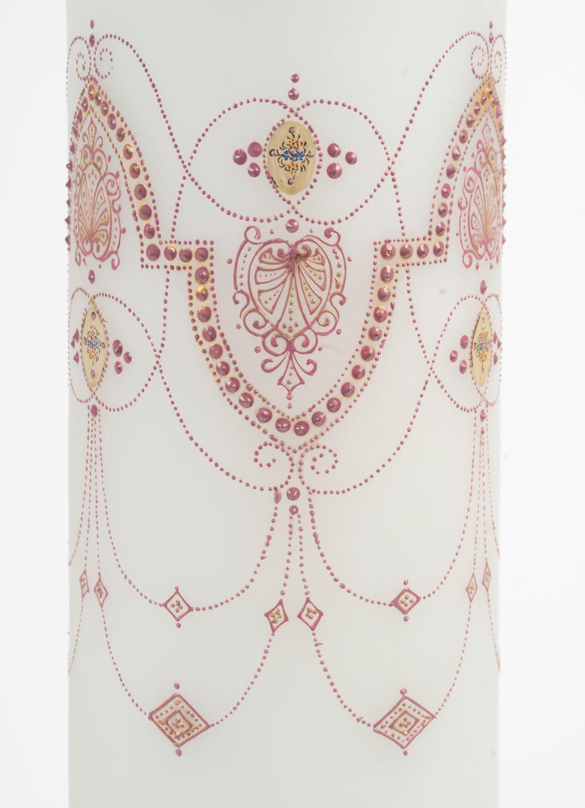 Smaltato Coppia di vasi opalini smaltati, XIX secolo. in vendita