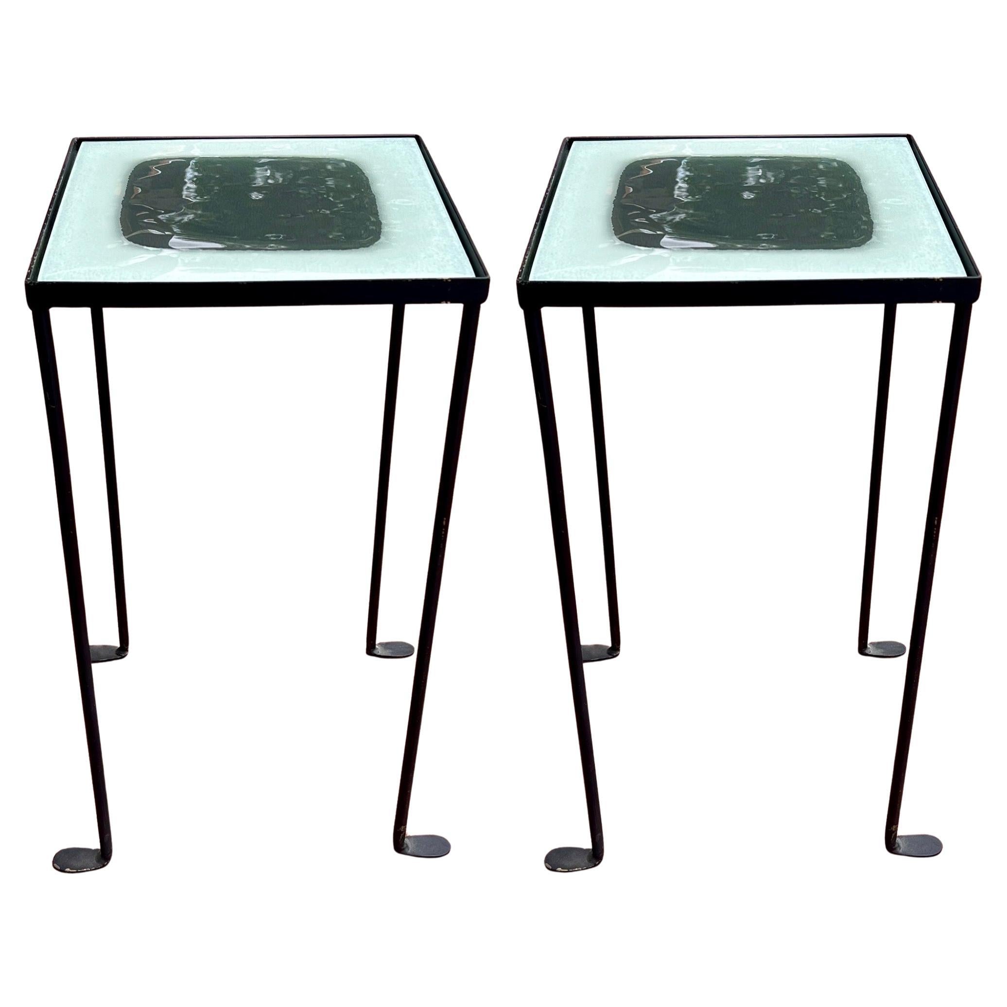 Coppia di tavolini California Designe con piani in vetro e struttura in ferro di Anna Cabo