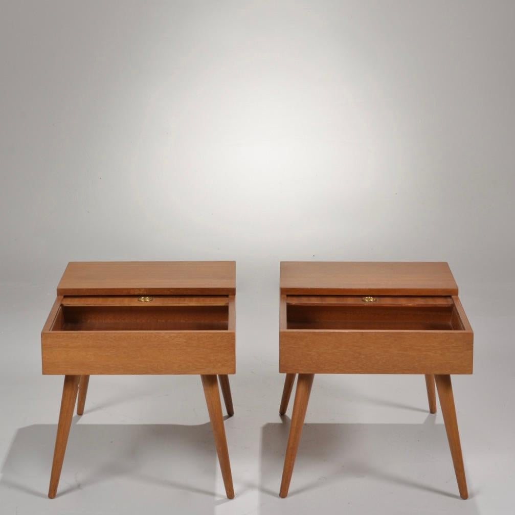 Mid-20th Century Pair of End Tables by John Keal for Brown Saltman of California For Sale