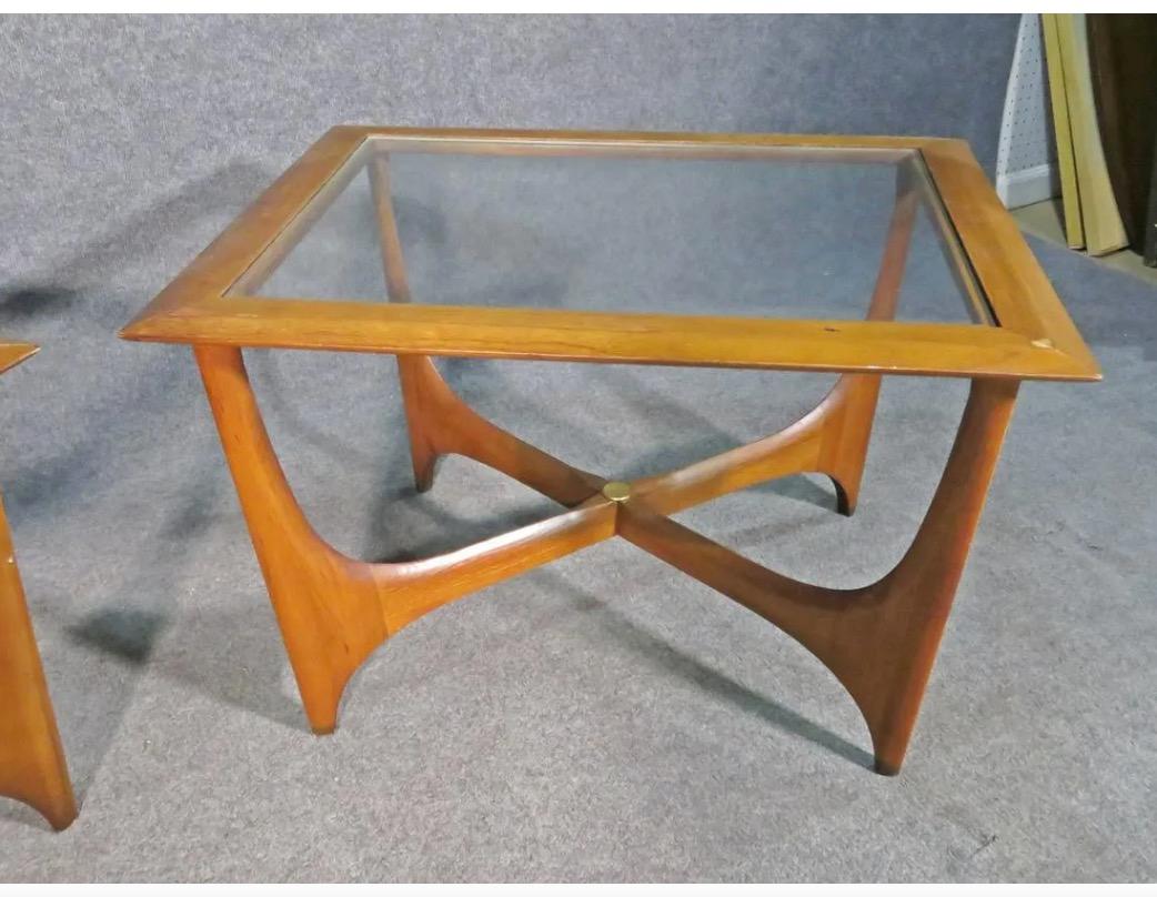 American Pair of End Tables by Lane Furniture For Sale