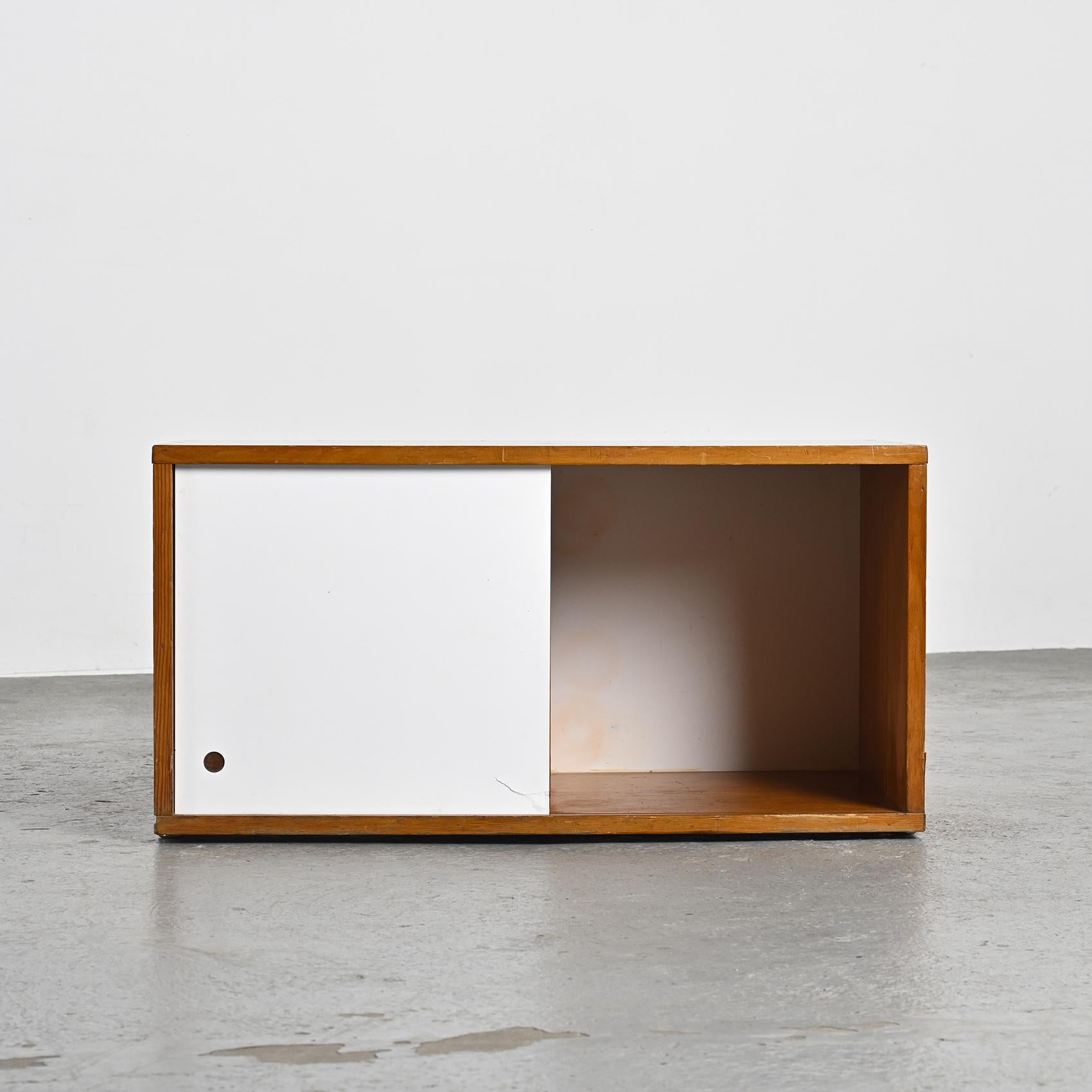 Mid-Century Modern Pair of end tables by Pierre Guariche for La Plagne, circa 1965 For Sale