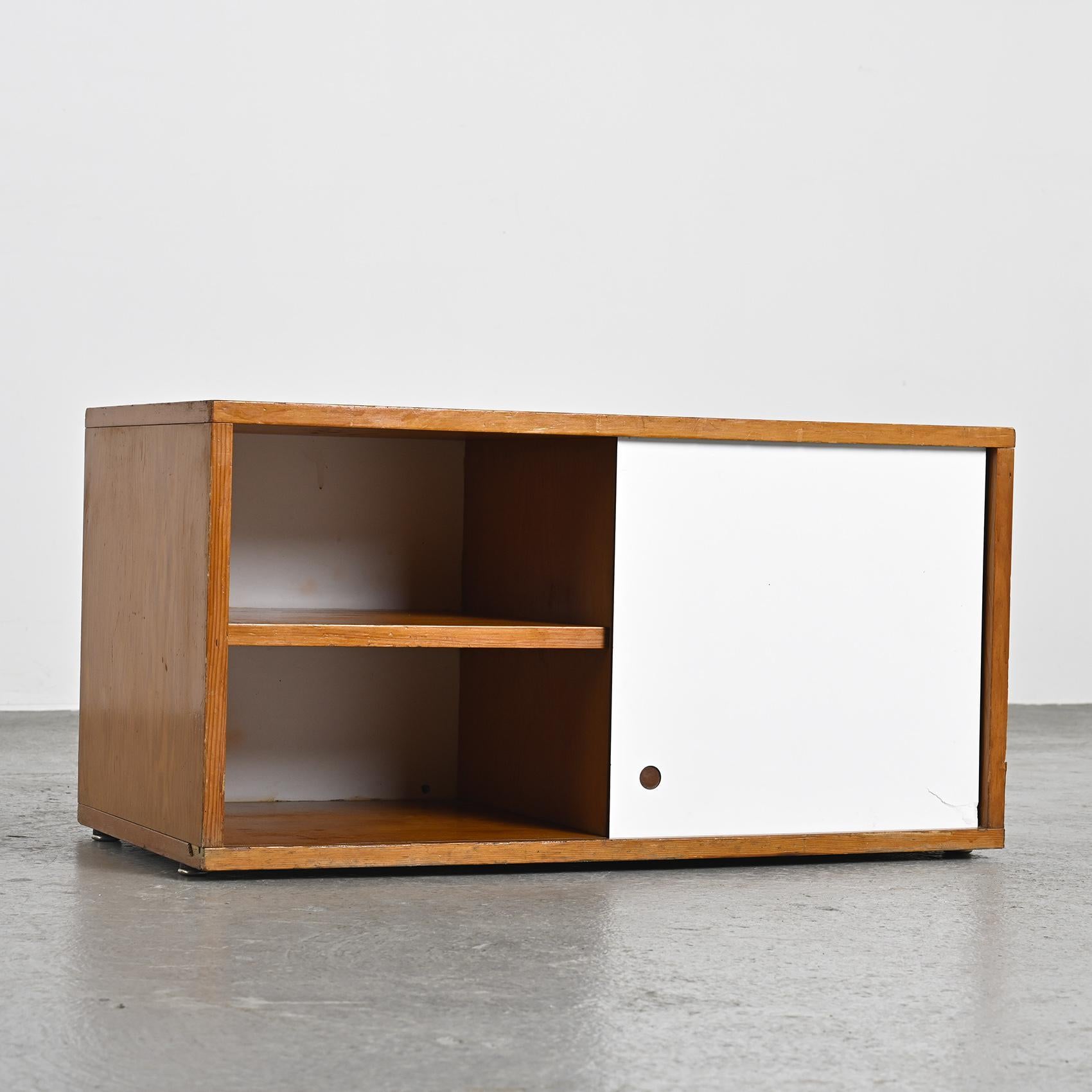 French Pair of end tables by Pierre Guariche for La Plagne, circa 1965 For Sale