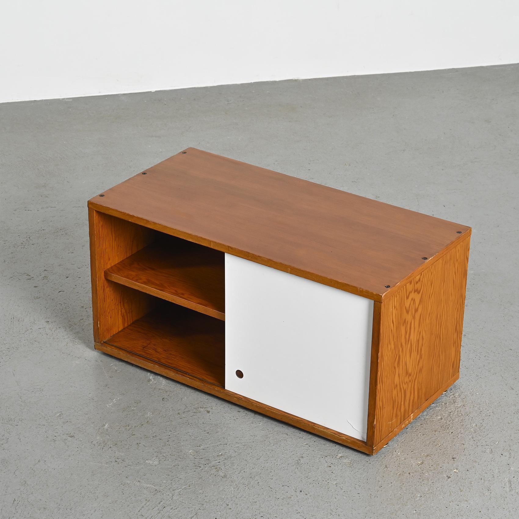 Pair of end tables by Pierre Guariche for La Plagne, circa 1965 In Fair Condition For Sale In VILLEURBANNE, FR