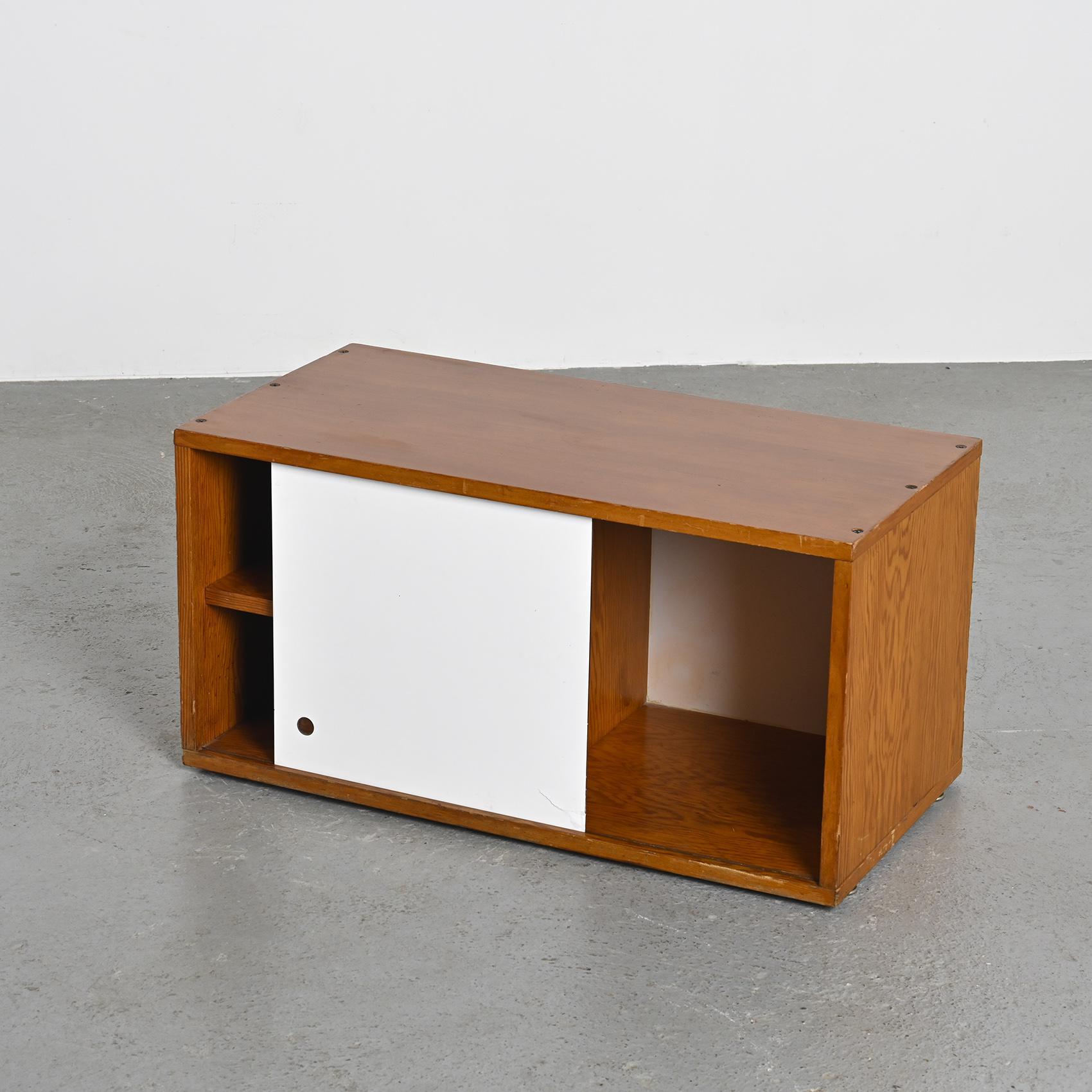 Pair of end tables by Pierre Guariche for La Plagne, circa 1965 For Sale 2