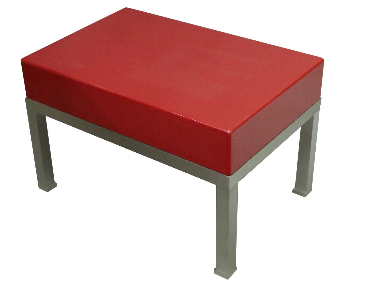 Pair of End Tables in Red Lacquer by Guy Lefevre for Maison Jansen, France 1970s In Good Condition For Sale In Paris, FR