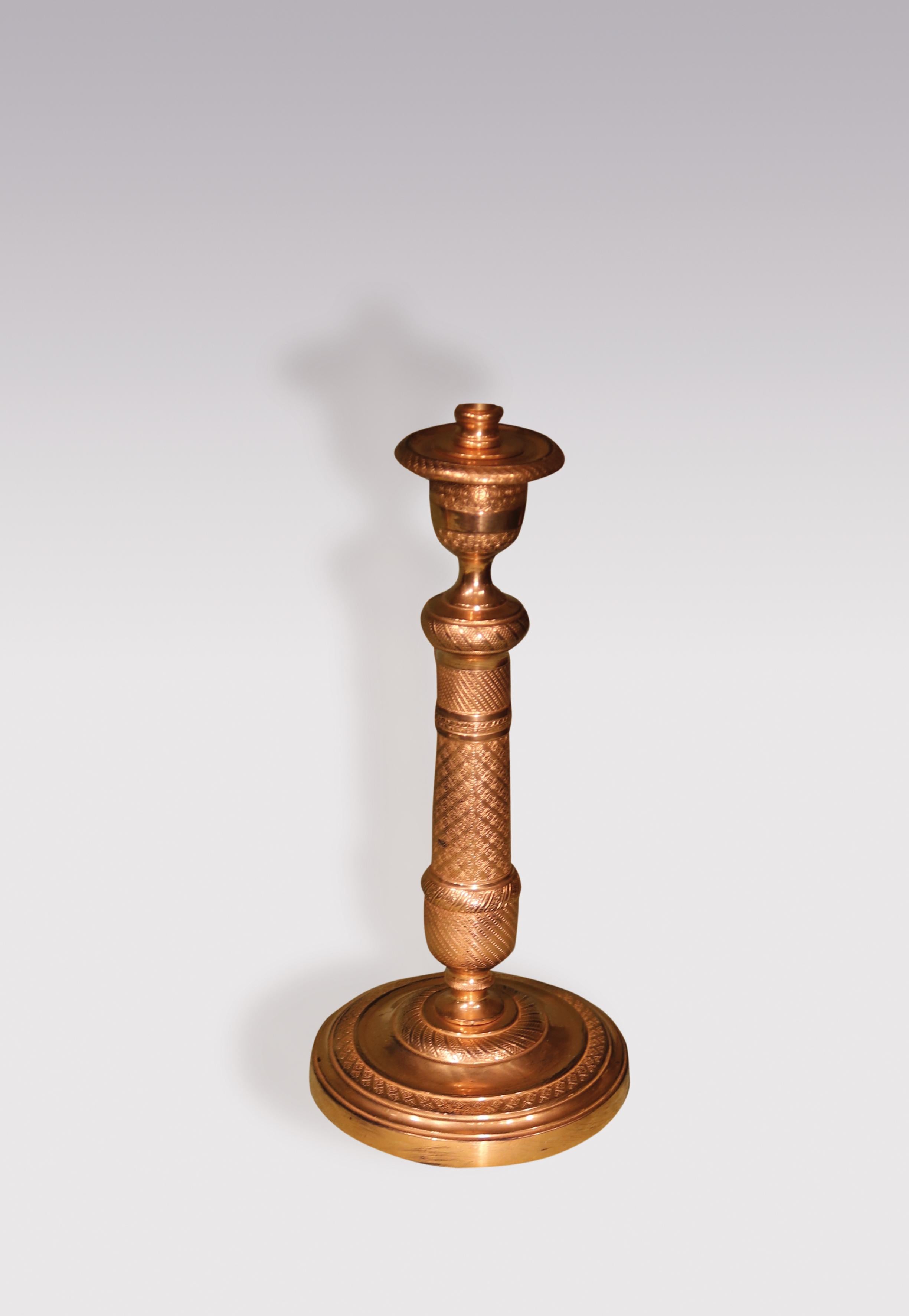 Inglese Coppia di lampade a candelabro in ormolu tornite a motore in vendita