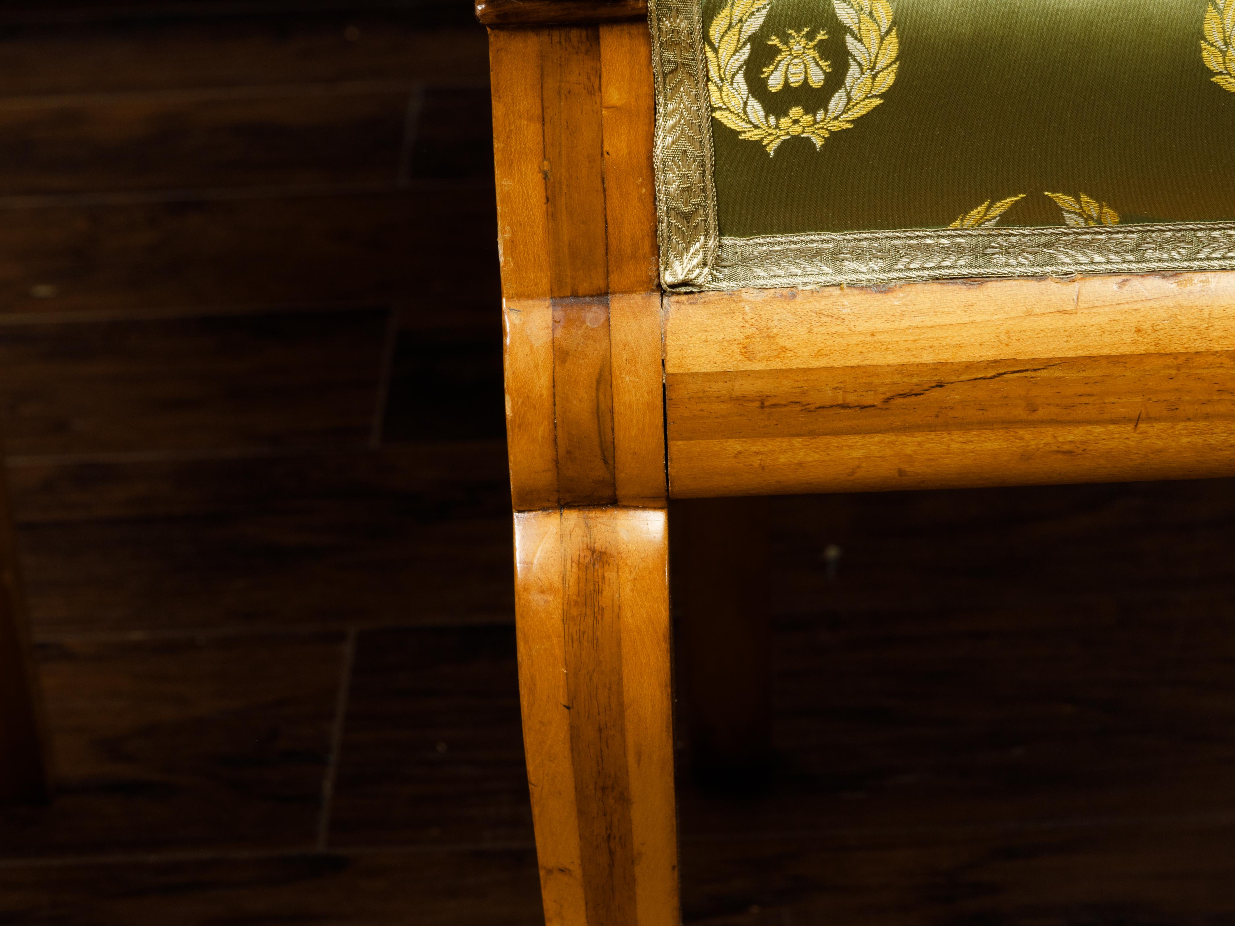 Paar englische Regency-Sessel aus Nussbaumholz mit gepolsterten Armlehnen aus den 1830er Jahren im Zustand „Gut“ im Angebot in Atlanta, GA