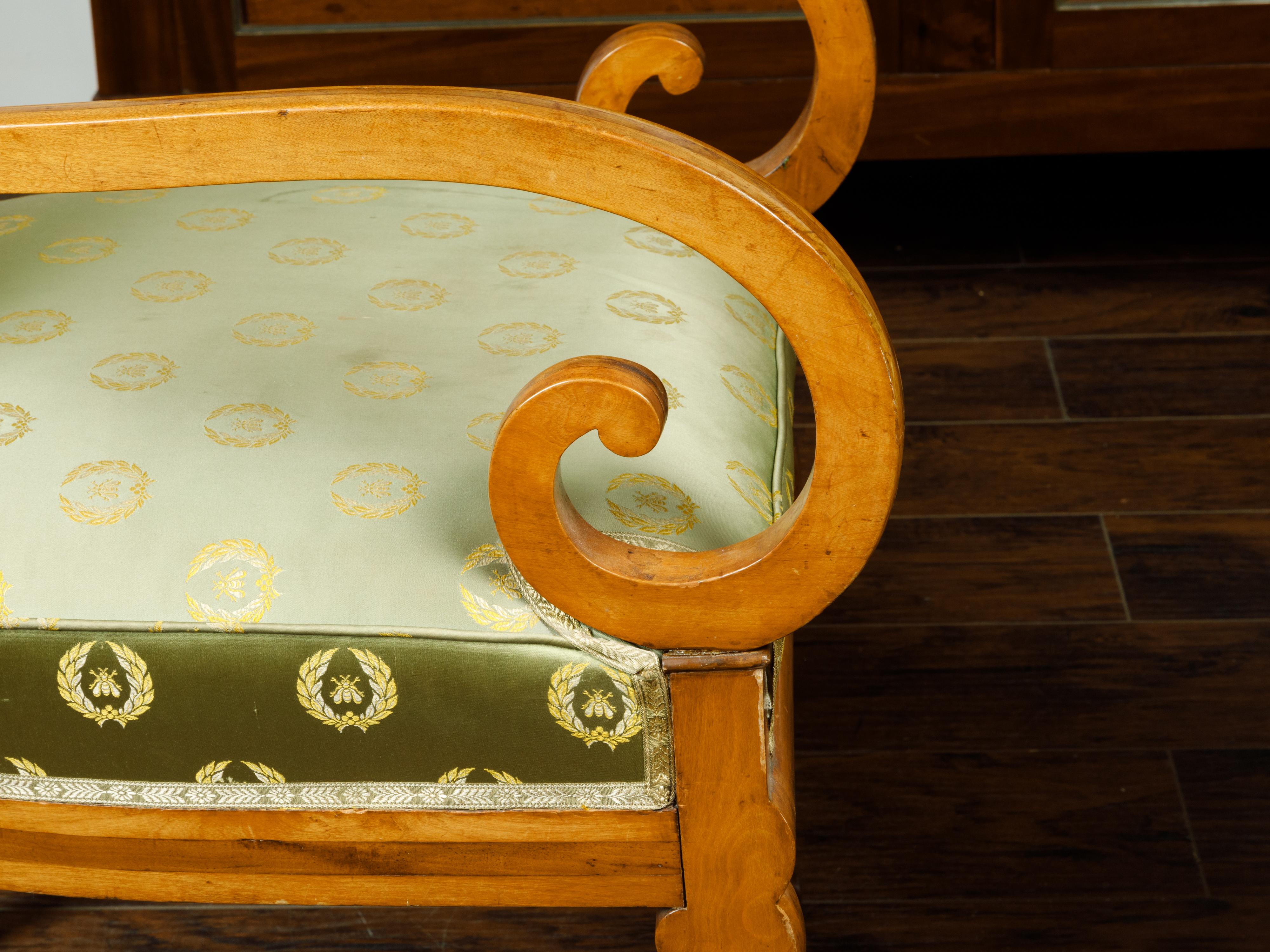 Paar englische Regency-Sessel aus Nussbaumholz mit gepolsterten Armlehnen aus den 1830er Jahren im Angebot 2