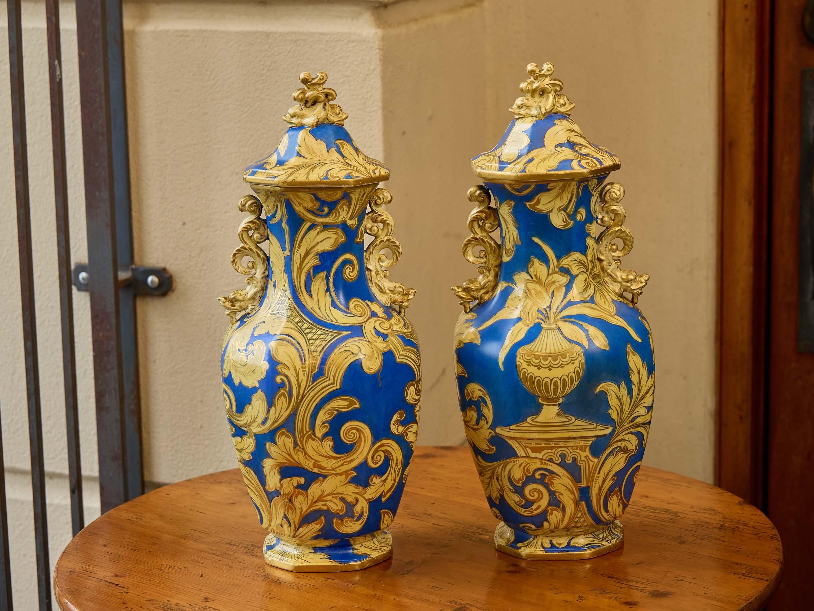 Pair of English 1840s Mason’s Ironstone Lidded Vases with Blue & Gilt Scrollwork In Good Condition For Sale In Atlanta, GA