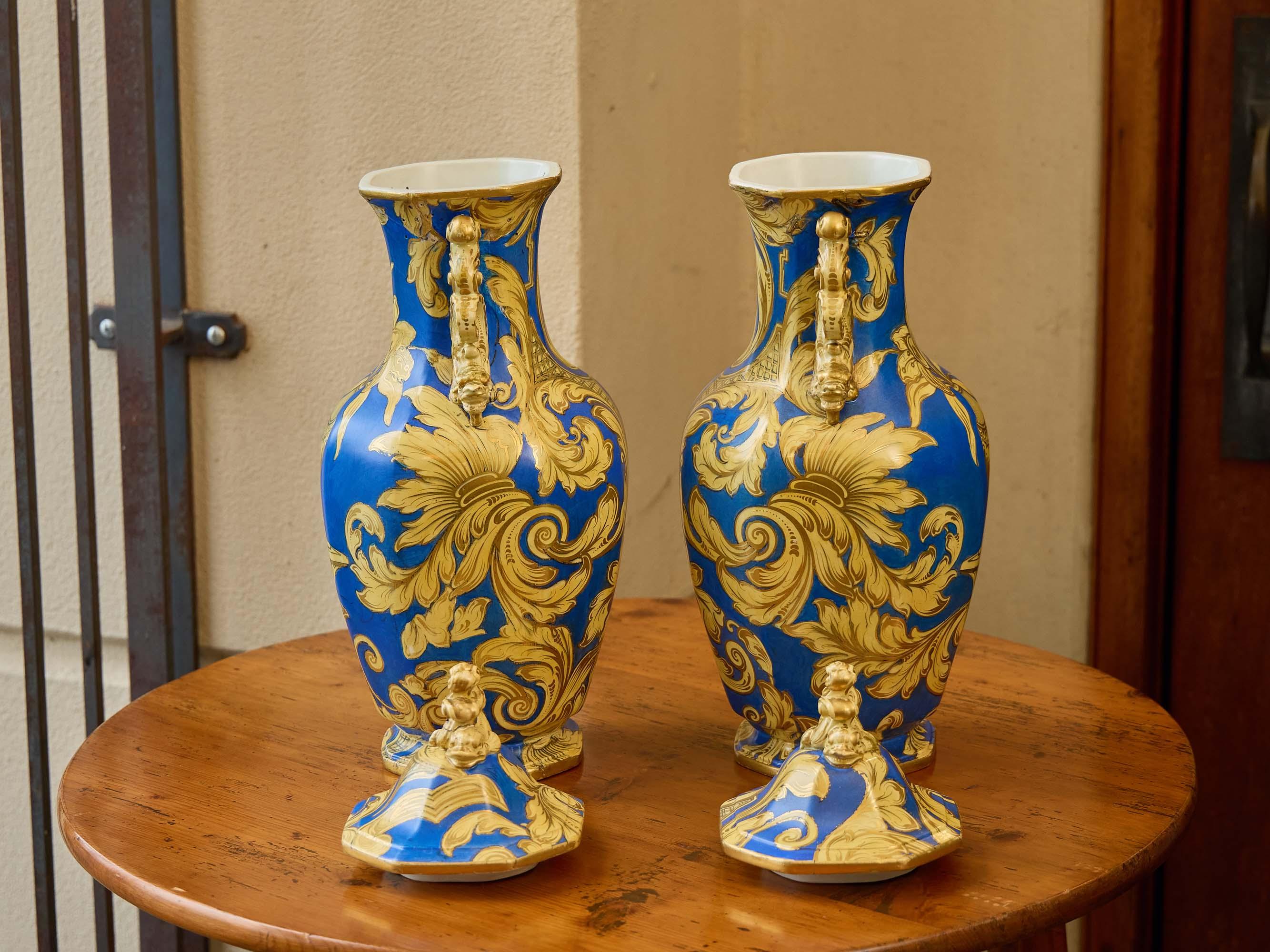 Pair of English 1840s Mason’s Ironstone Lidded Vases with Blue & Gilt Scrollwork For Sale 1