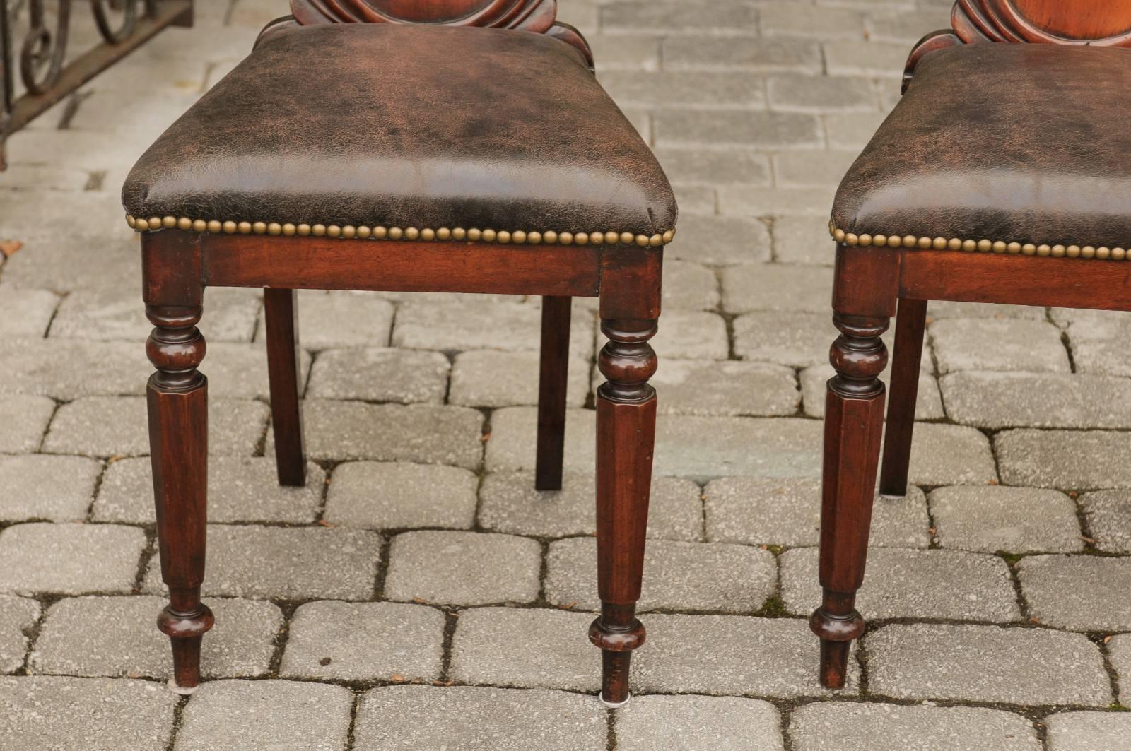Pair of English 1880s Carved Oak Hall Chairs with Leather Upholstered Seats 6