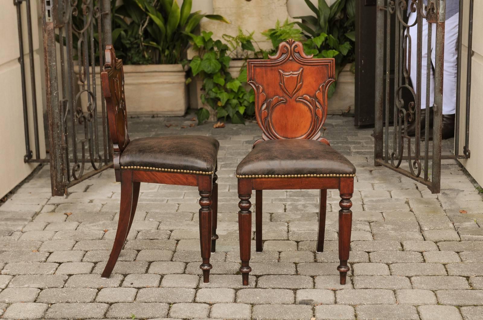 Pair of English 1880s Carved Oak Hall Chairs with Leather Upholstered Seats In Good Condition In Atlanta, GA