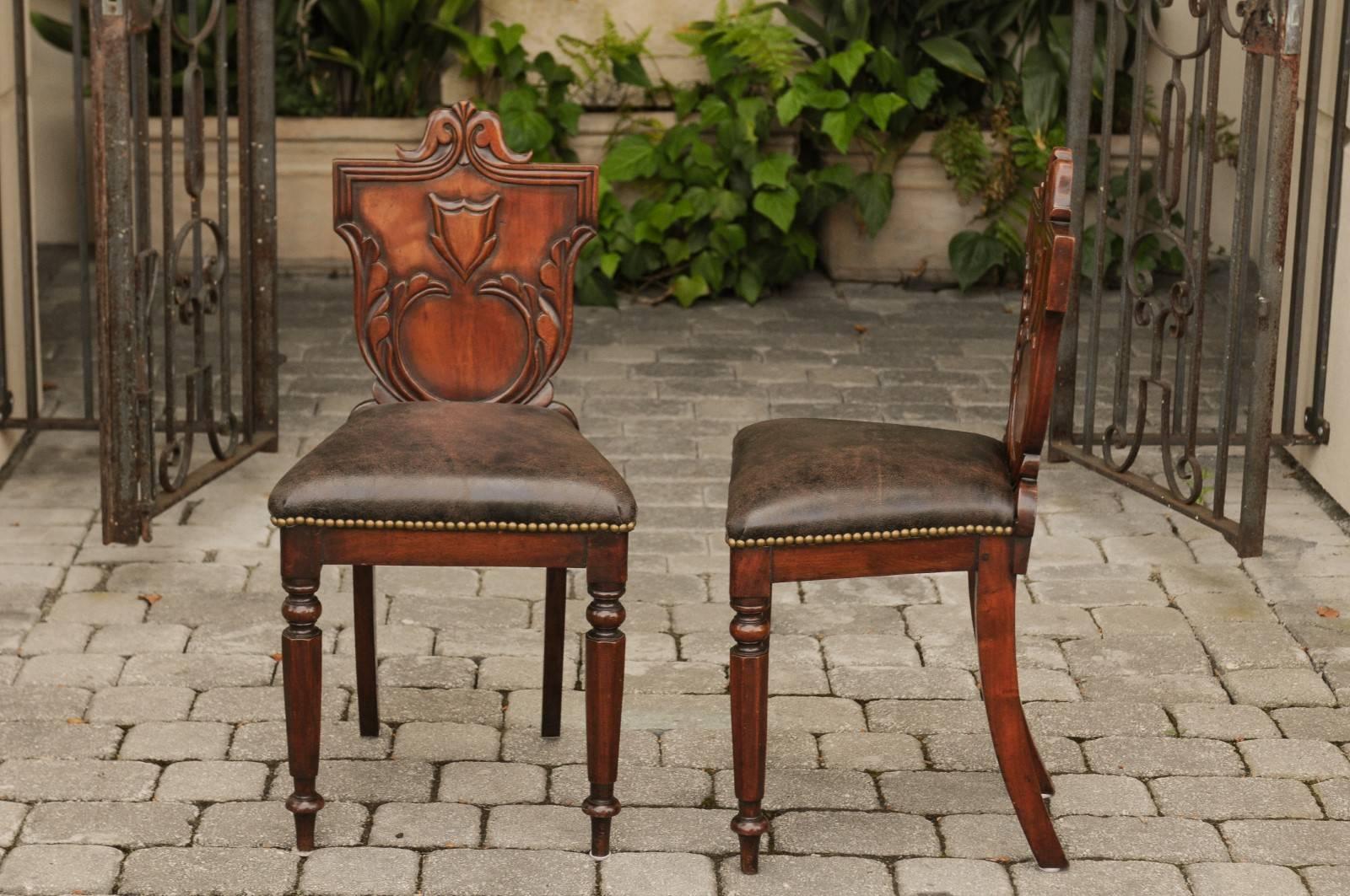 Pair of English 1880s Carved Oak Hall Chairs with Leather Upholstered Seats 3