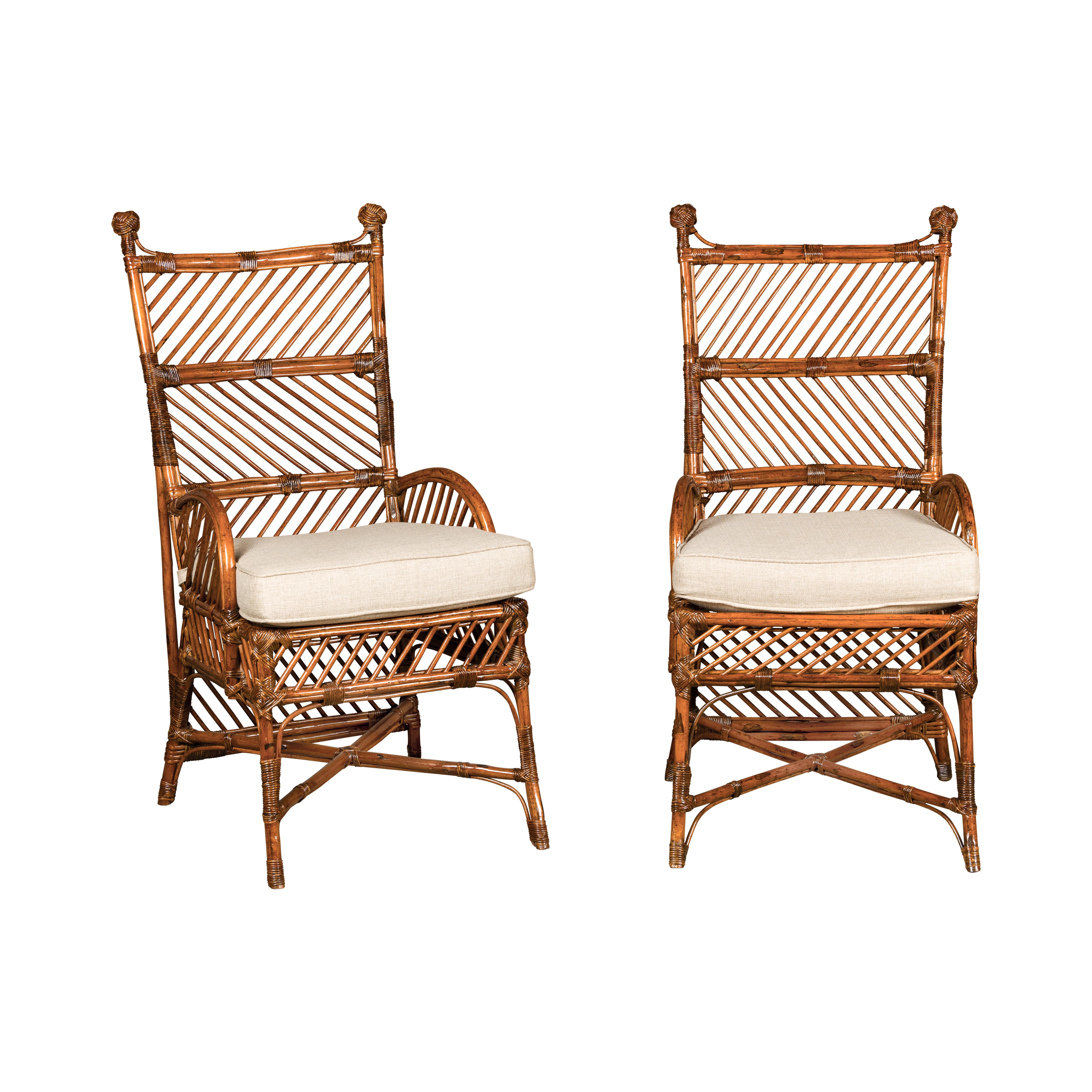 Paire de chaises anglaises des années 1890-1920 en bambou et rotin avec coussins personnalisés en vente 13
