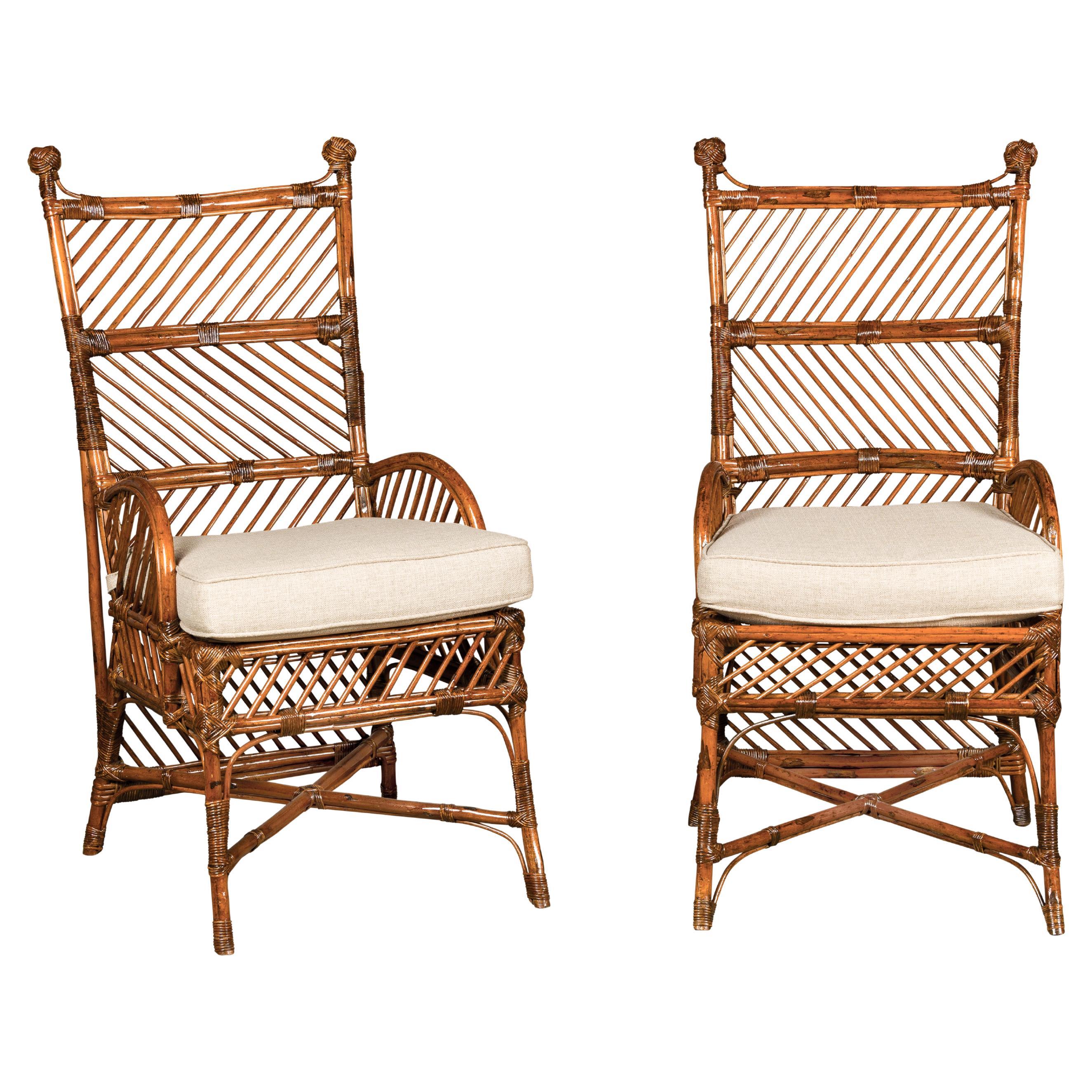 Paire de chaises anglaises des années 1890-1920 en bambou et rotin avec coussins personnalisés en vente