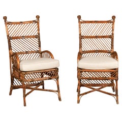 Coppia di sedie inglesi in bambù e rattan degli anni 1890-1920 con cuscini personalizzati