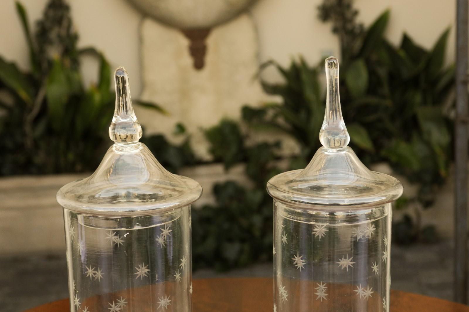 20th Century Pair of English 1900s Edwardian Period Tall Lidded Jars with Petite Star Motifs For Sale