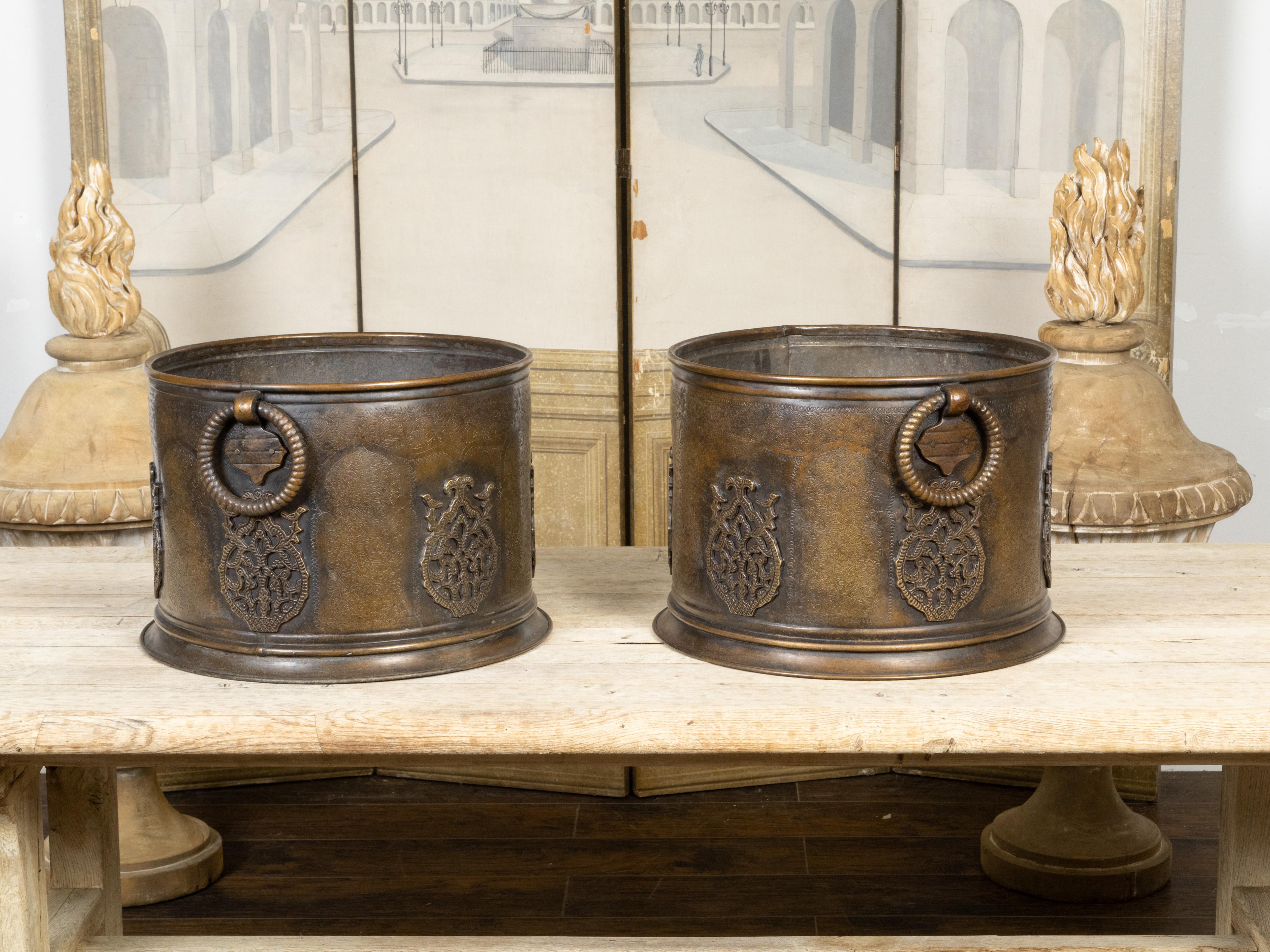 Pair of English 1920s Copper Cache-Pot Planters with Etched Foliage Decor For Sale 3