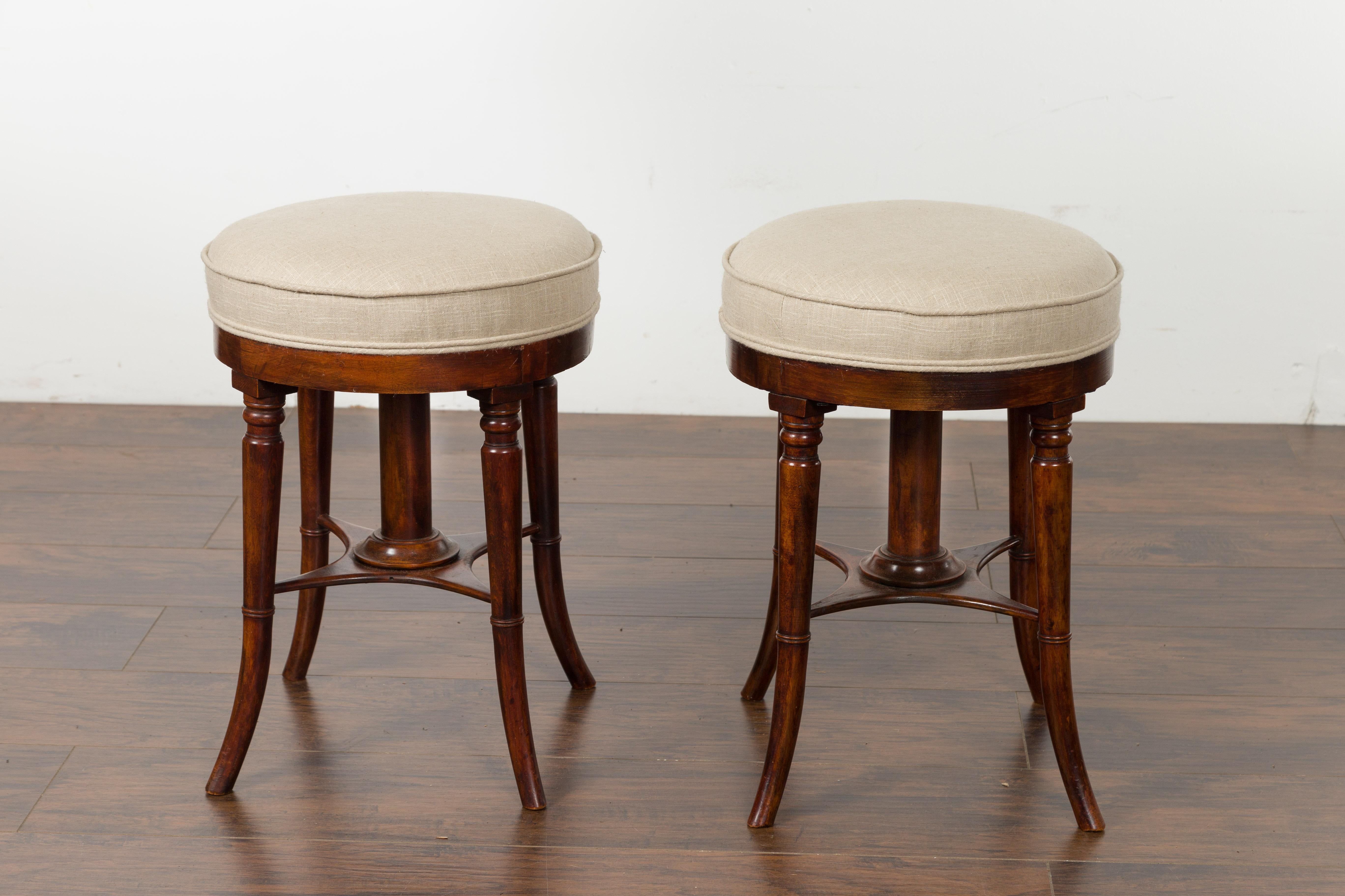Pair of English 1920s Mahogany Stools with Turned Legs and New Upholstery For Sale 7